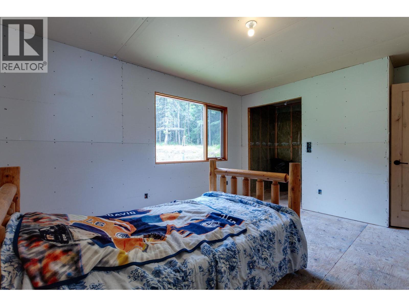 Picture for 8600 33  Highway https://www.cirrealty.ca/reb/bc/2/10365122_35.jpg