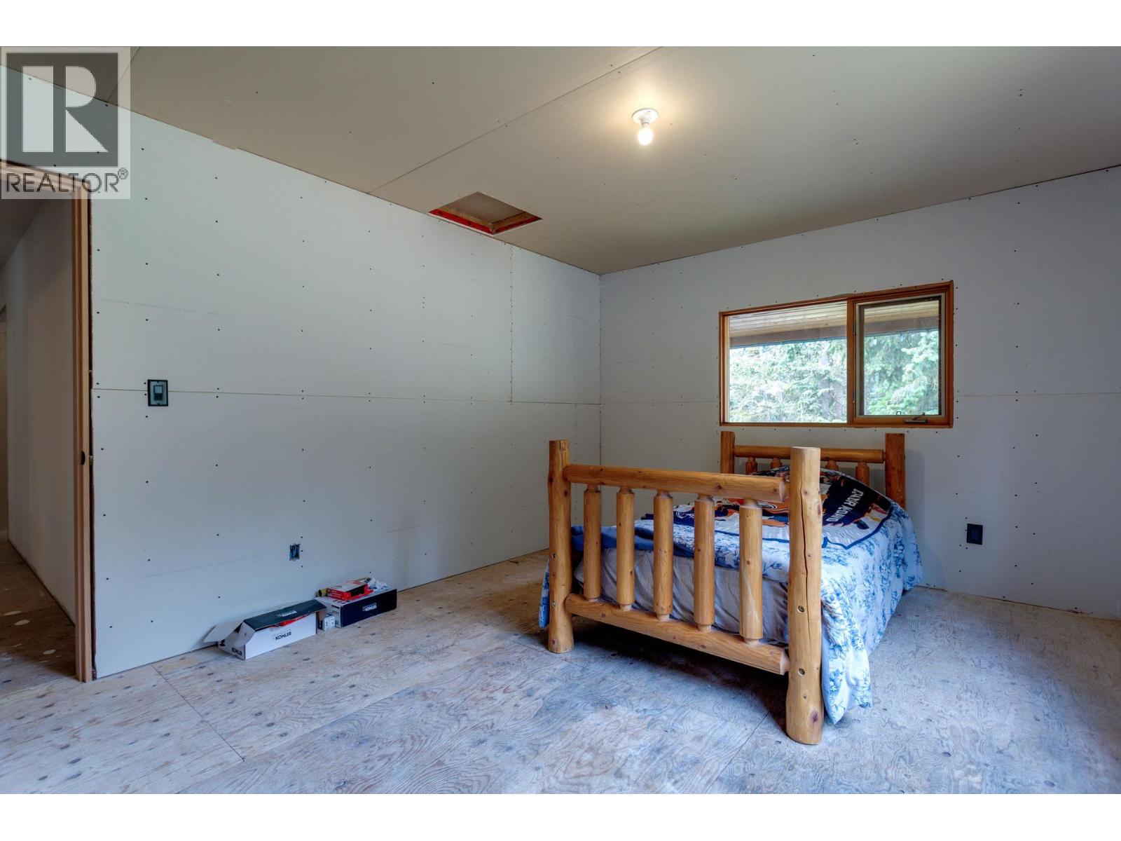 Picture for 8600 33  Highway https://www.cirrealty.ca/reb/bc/2/10365122_36.jpg