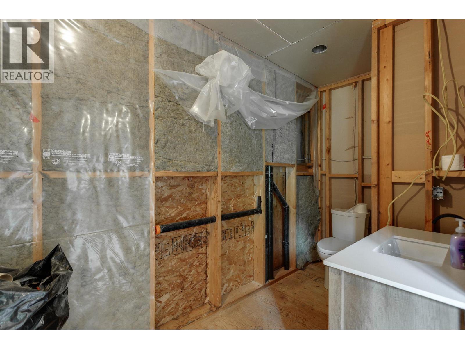 Picture for 8600 33  Highway https://www.cirrealty.ca/reb/bc/2/10365122_37.jpg