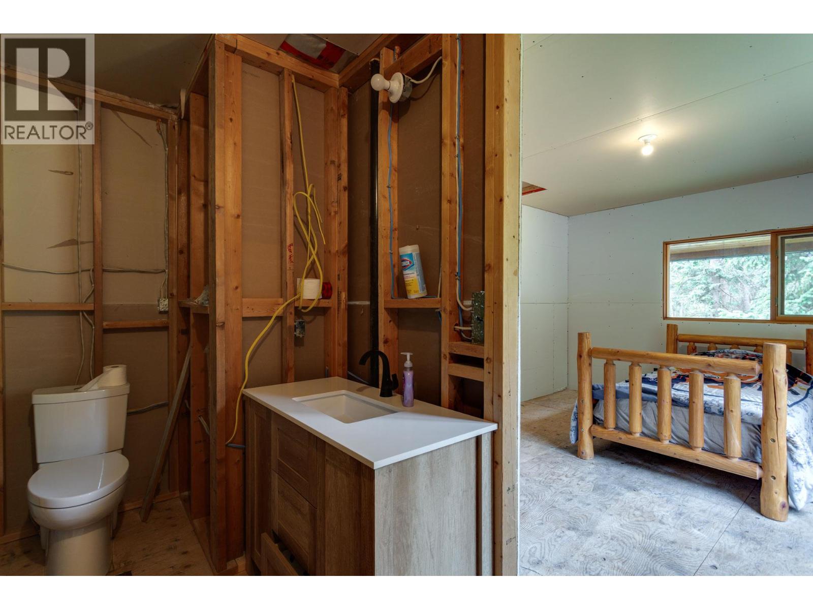 Picture for 8600 33  Highway https://www.cirrealty.ca/reb/bc/2/10365122_38.jpg