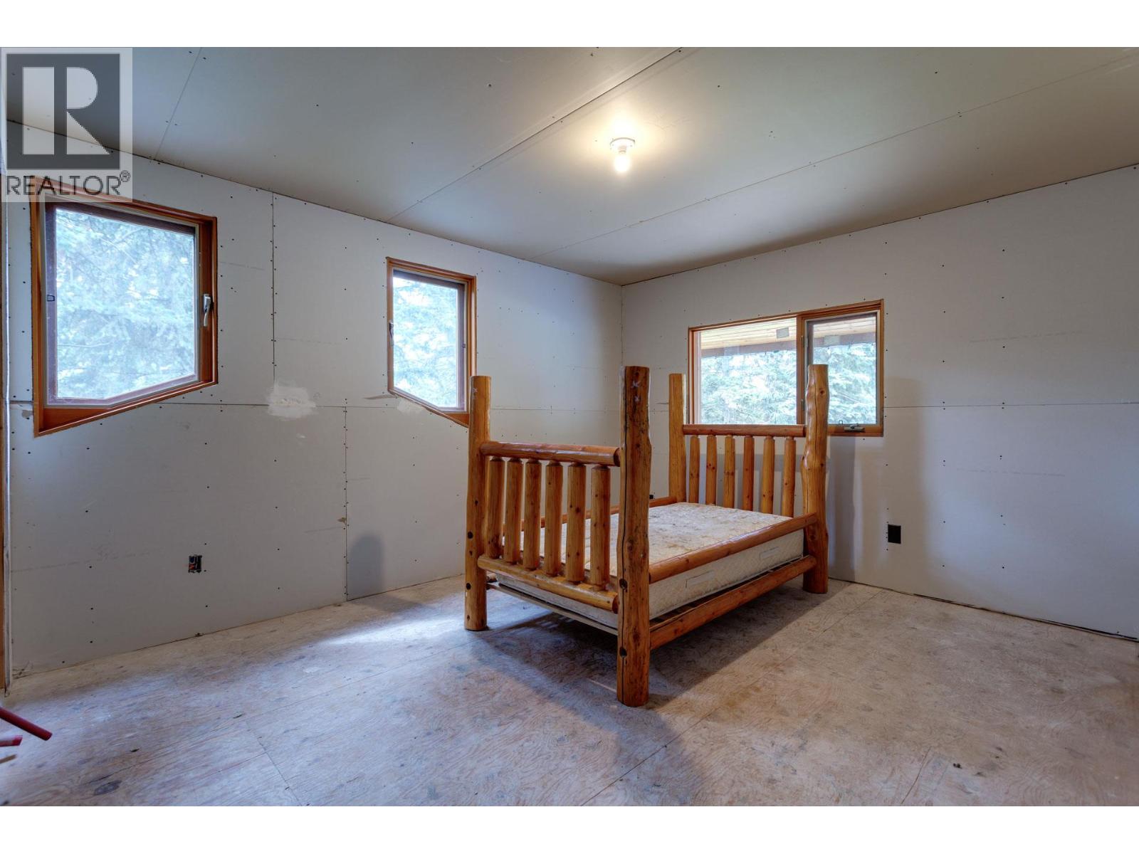 Picture for 8600 33  Highway https://www.cirrealty.ca/reb/bc/2/10365122_42.jpg