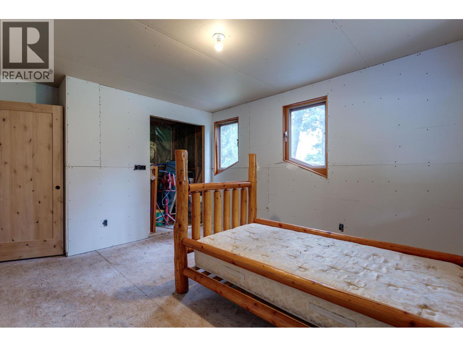 Picture for 8600 33  Highway https://www.cirrealty.ca/reb/bc/2/10365122_43.jpg