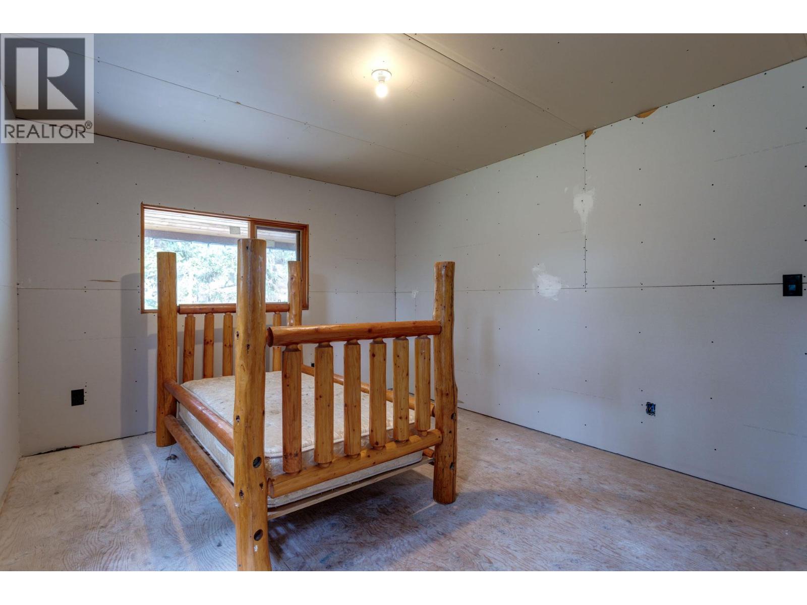 Picture for 8600 33  Highway https://www.cirrealty.ca/reb/bc/2/10365122_44.jpg