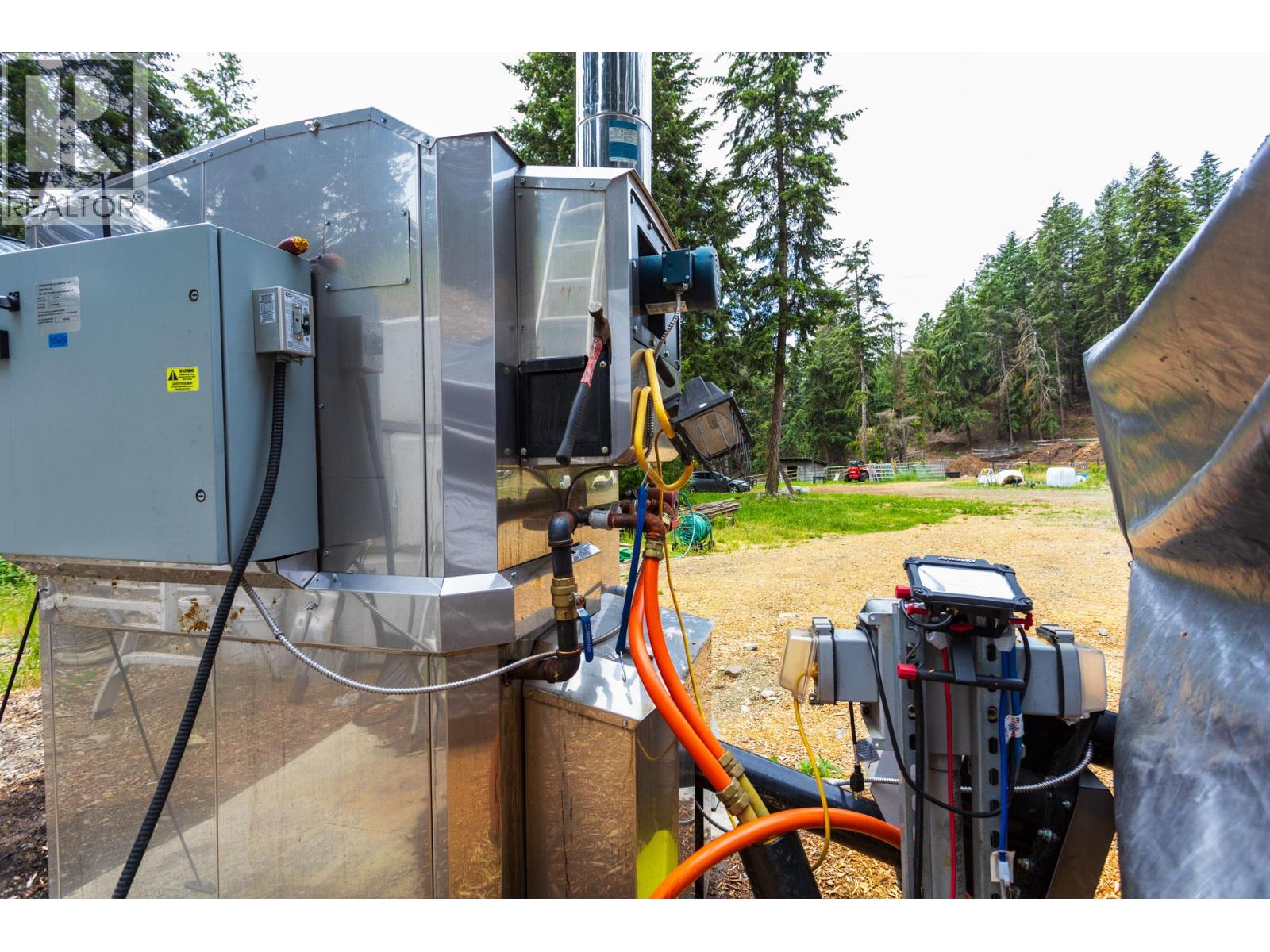 Picture for 8600 33  Highway https://www.cirrealty.ca/reb/bc/2/10365122_45.jpg