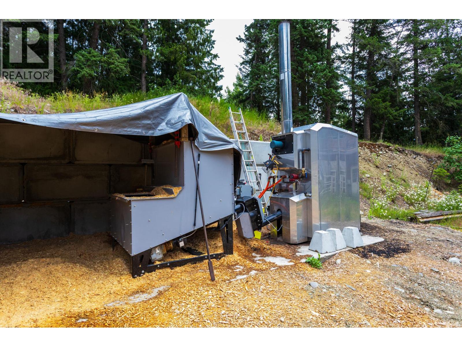 Picture for 8600 33  Highway https://www.cirrealty.ca/reb/bc/2/10365122_46.jpg