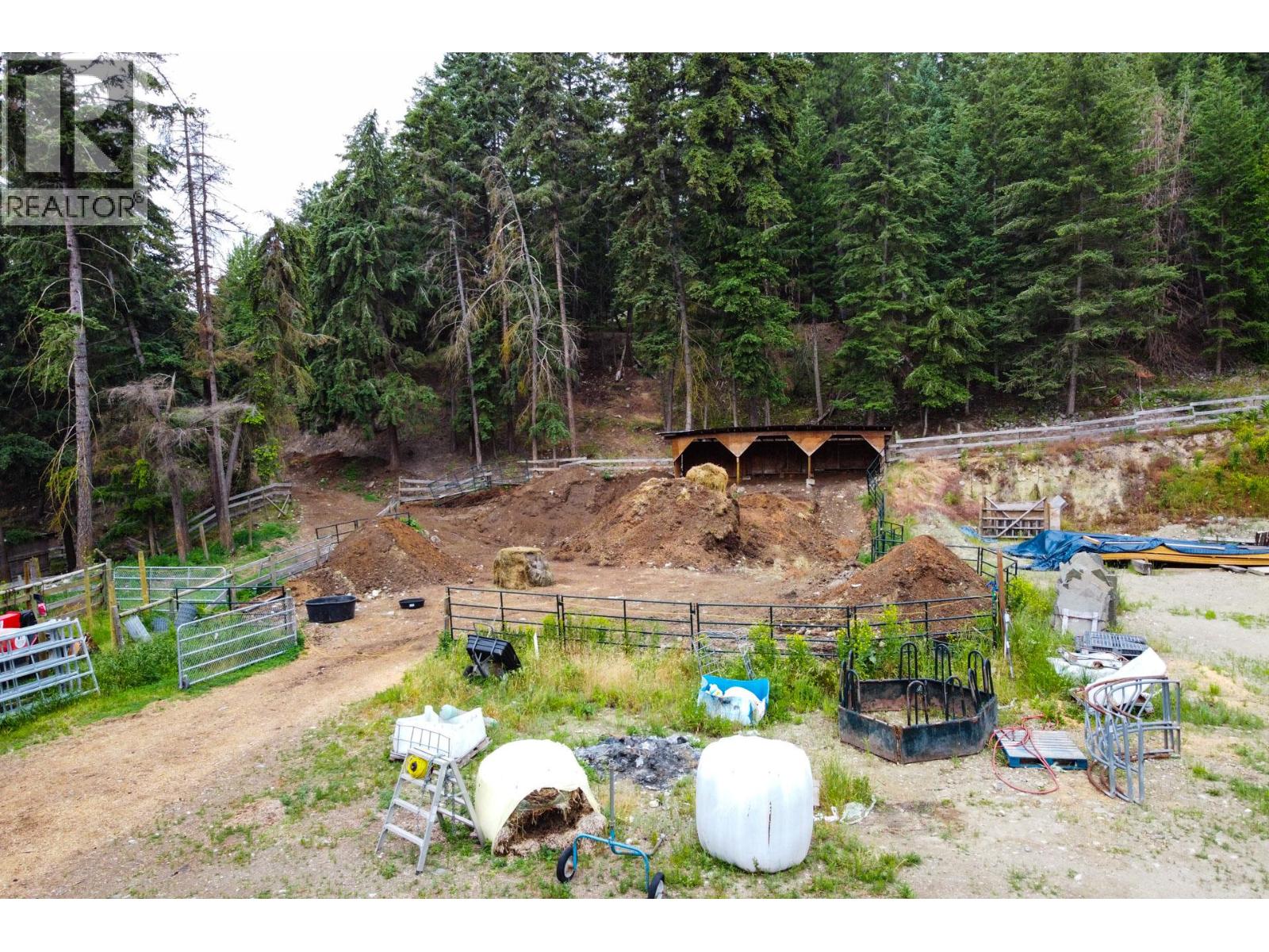 Picture for 8600 33  Highway https://www.cirrealty.ca/reb/bc/2/10365122_48.jpg