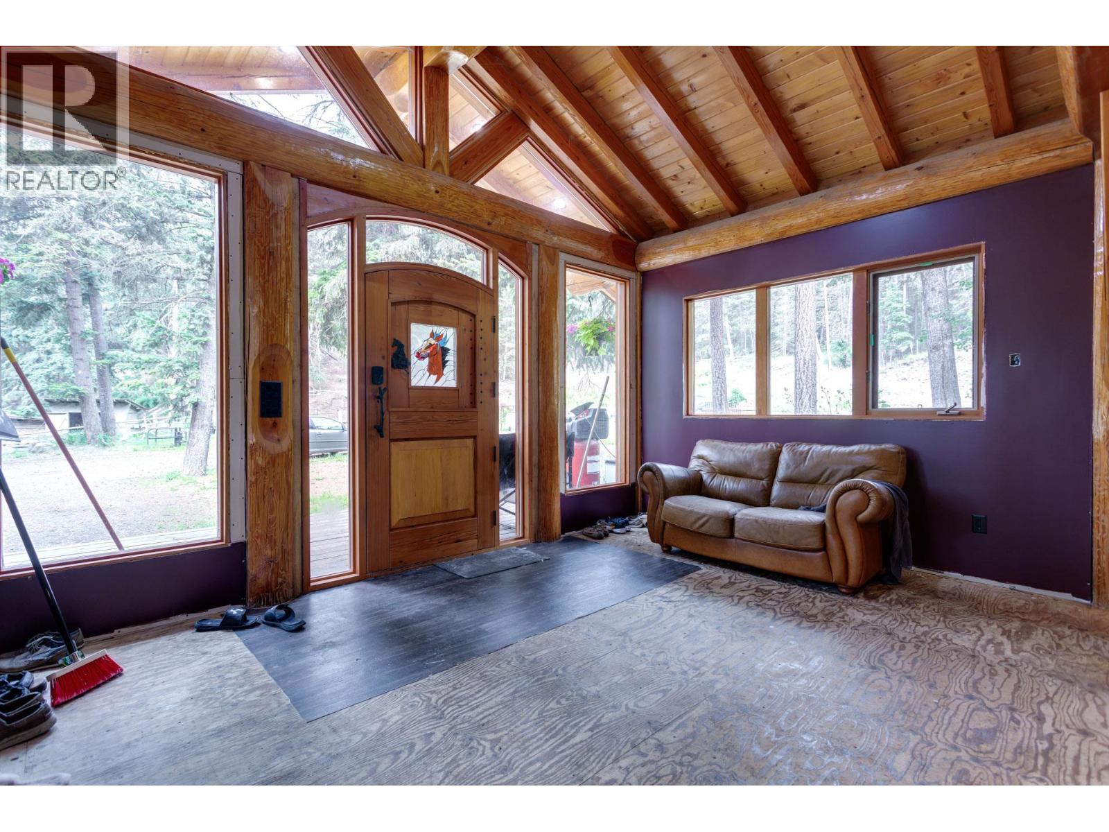 Picture for 8600 33  Highway https://www.cirrealty.ca/reb/bc/2/10365122_7.jpg