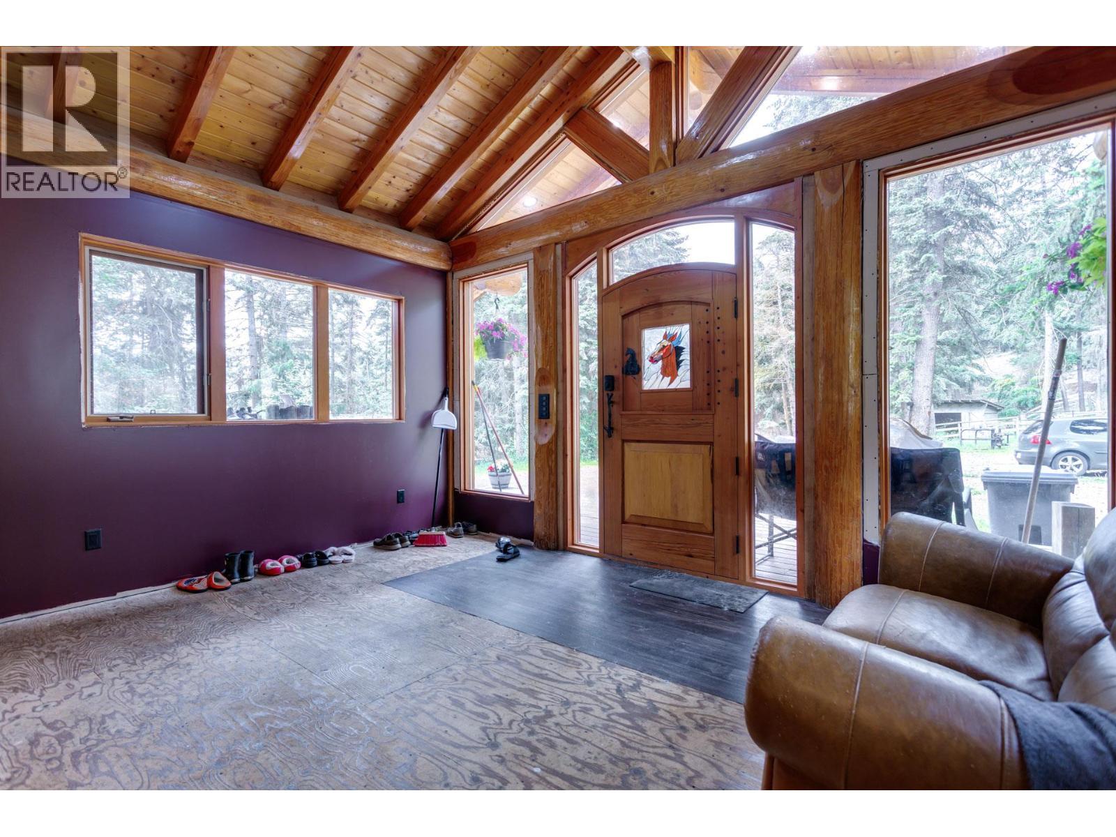 Picture for 8600 33  Highway https://www.cirrealty.ca/reb/bc/2/10365122_8.jpg