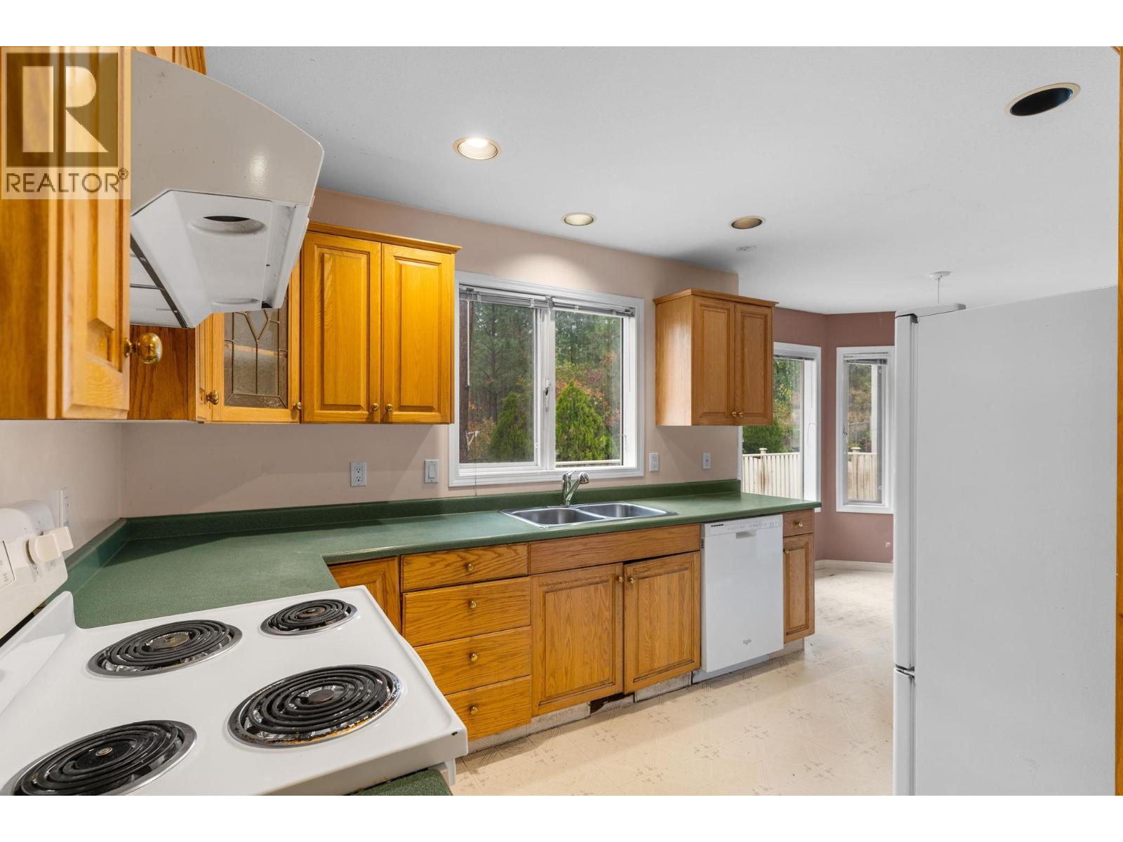 Picture for 3024 Quail  Crescent https://www.cirrealty.ca/reb/bc/2/10365172_11.jpg