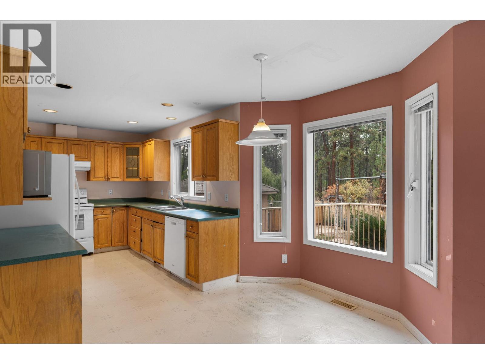 Picture for 3024 Quail  Crescent https://www.cirrealty.ca/reb/bc/2/10365172_14.jpg