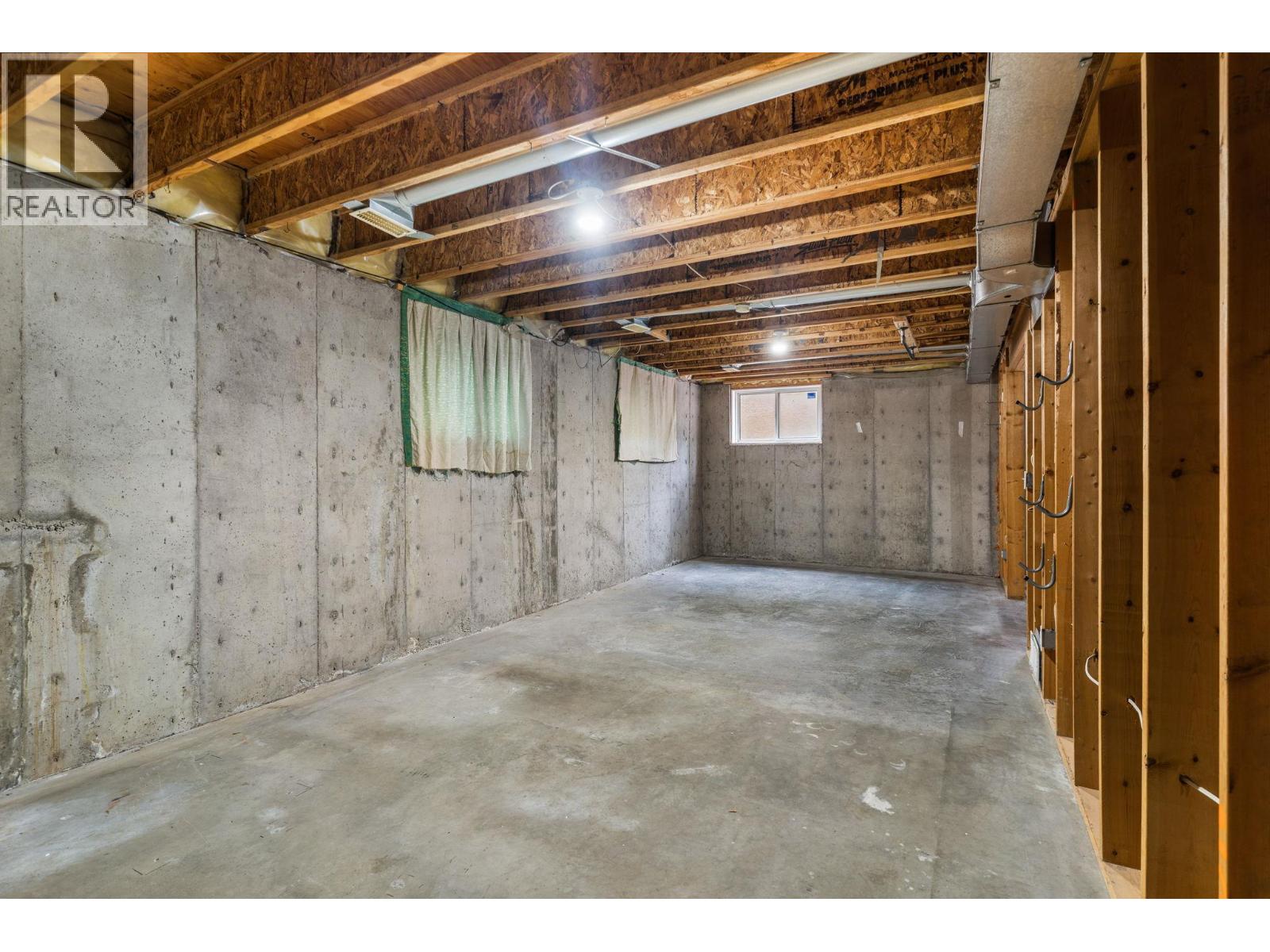 Picture for 3024 Quail  Crescent https://www.cirrealty.ca/reb/bc/2/10365172_33.jpg