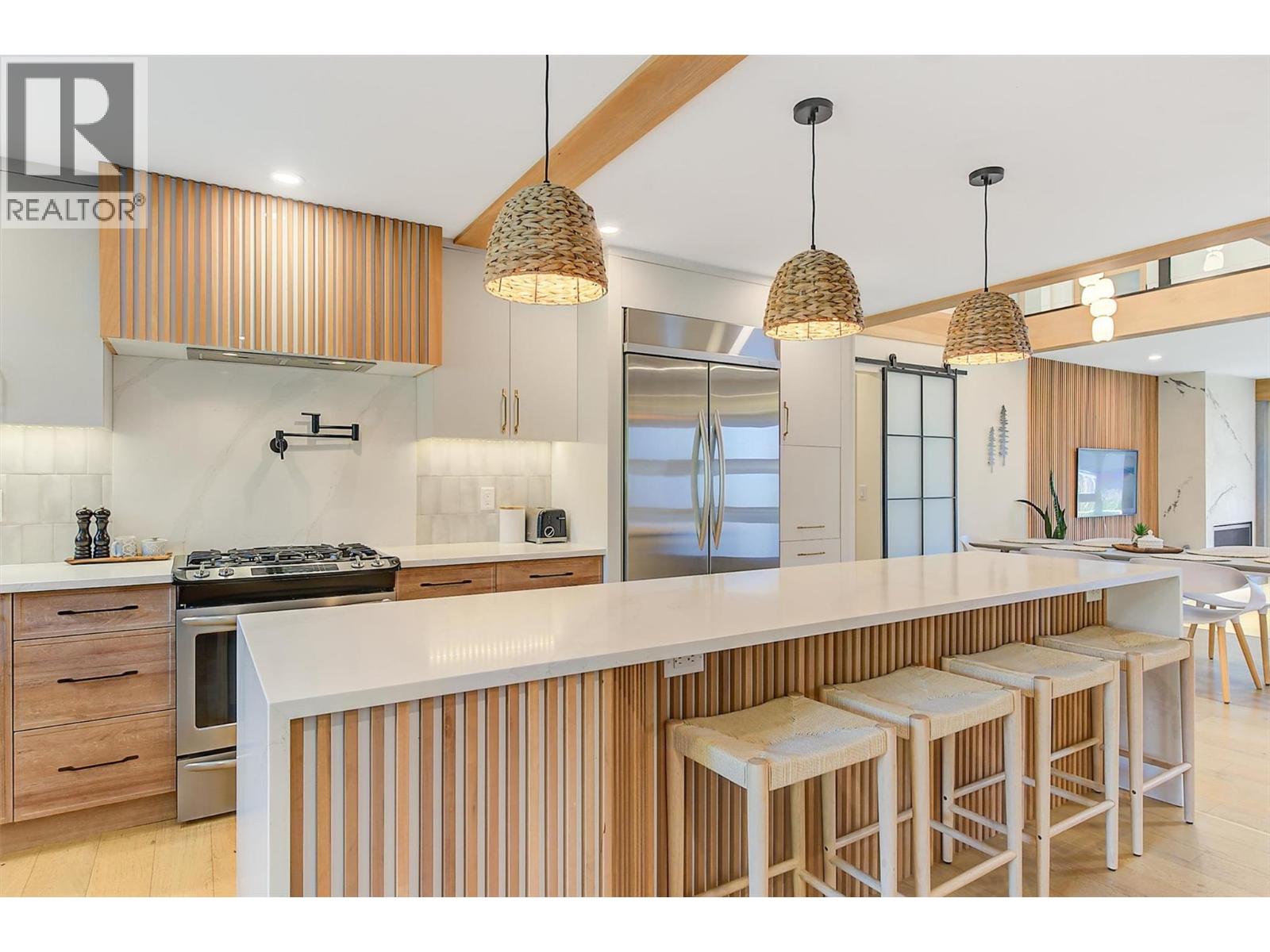 Picture for 985 Manhattan  Drive https://www.cirrealty.ca/reb/bc/2/10365432_17.jpg