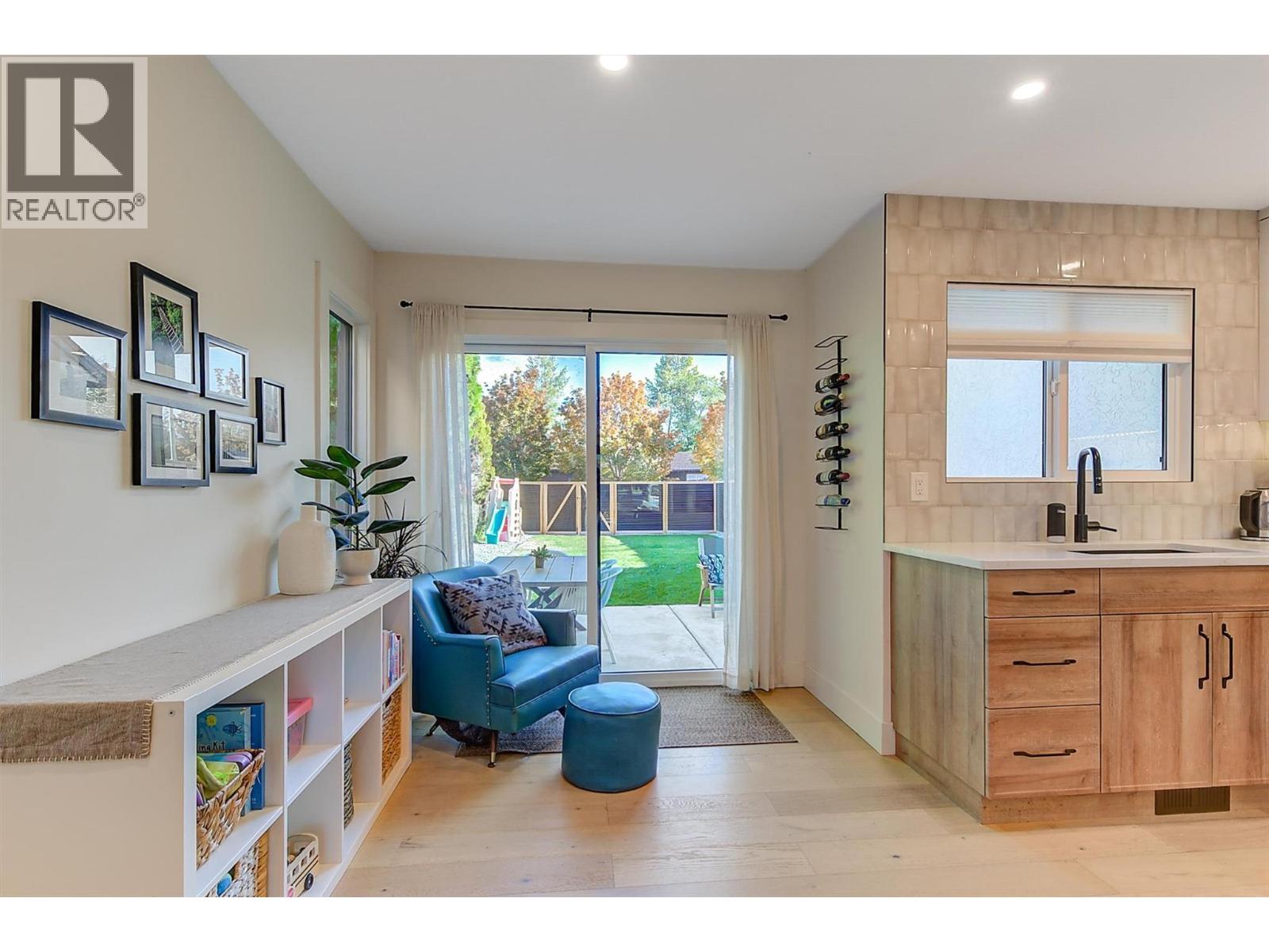 Picture for 985 Manhattan  Drive https://www.cirrealty.ca/reb/bc/2/10365432_19.jpg