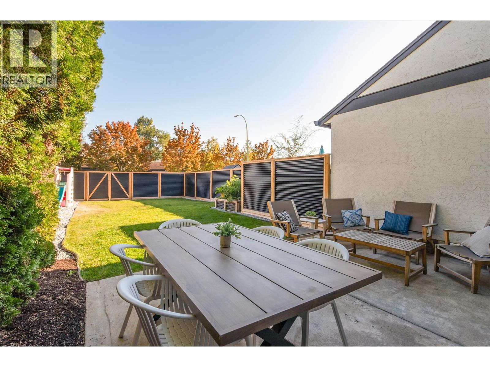 Picture for 985 Manhattan  Drive https://www.cirrealty.ca/reb/bc/2/10365432_20.jpg