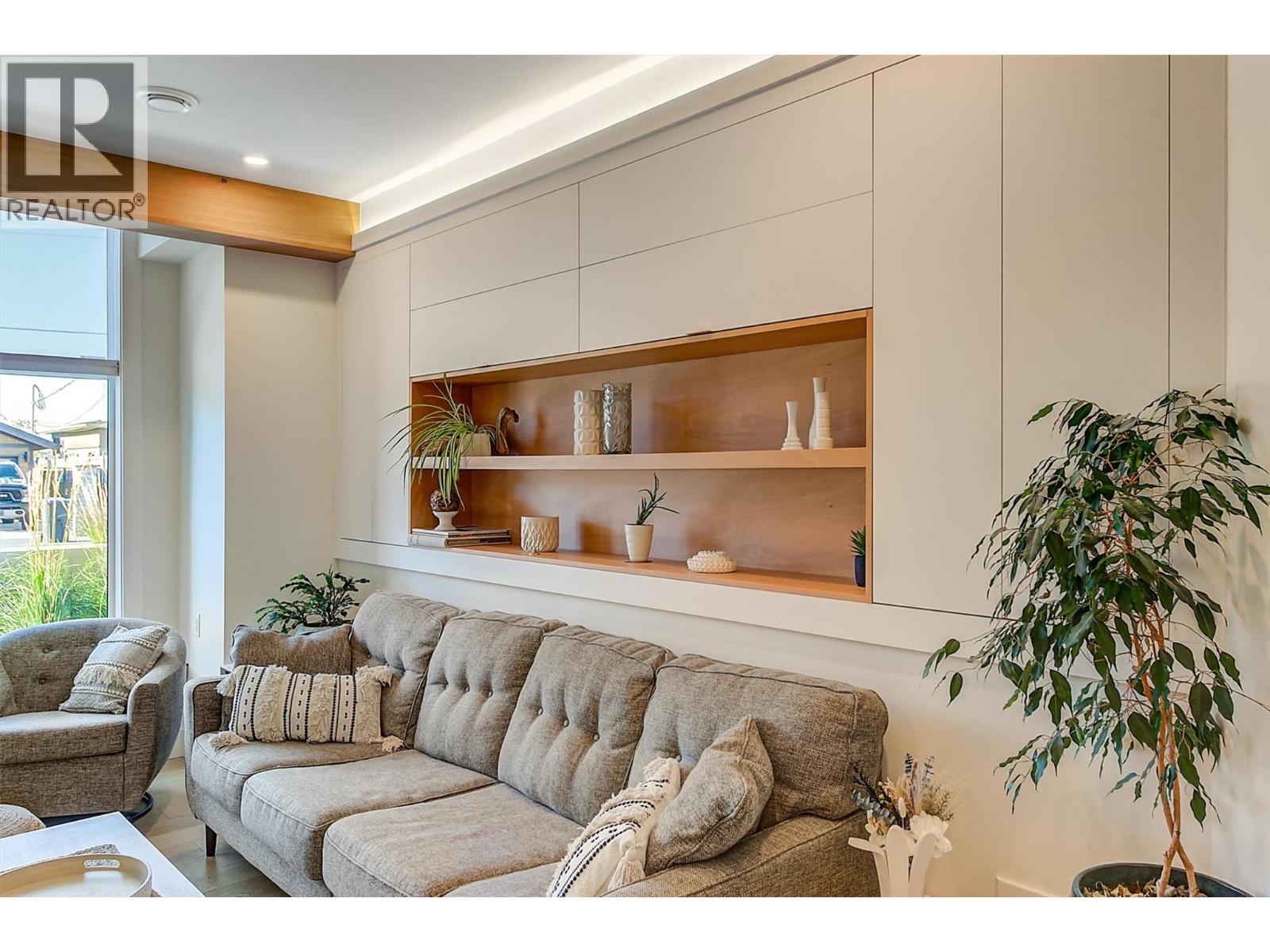 Picture for 985 Manhattan  Drive https://www.cirrealty.ca/reb/bc/2/10365432_26.jpg