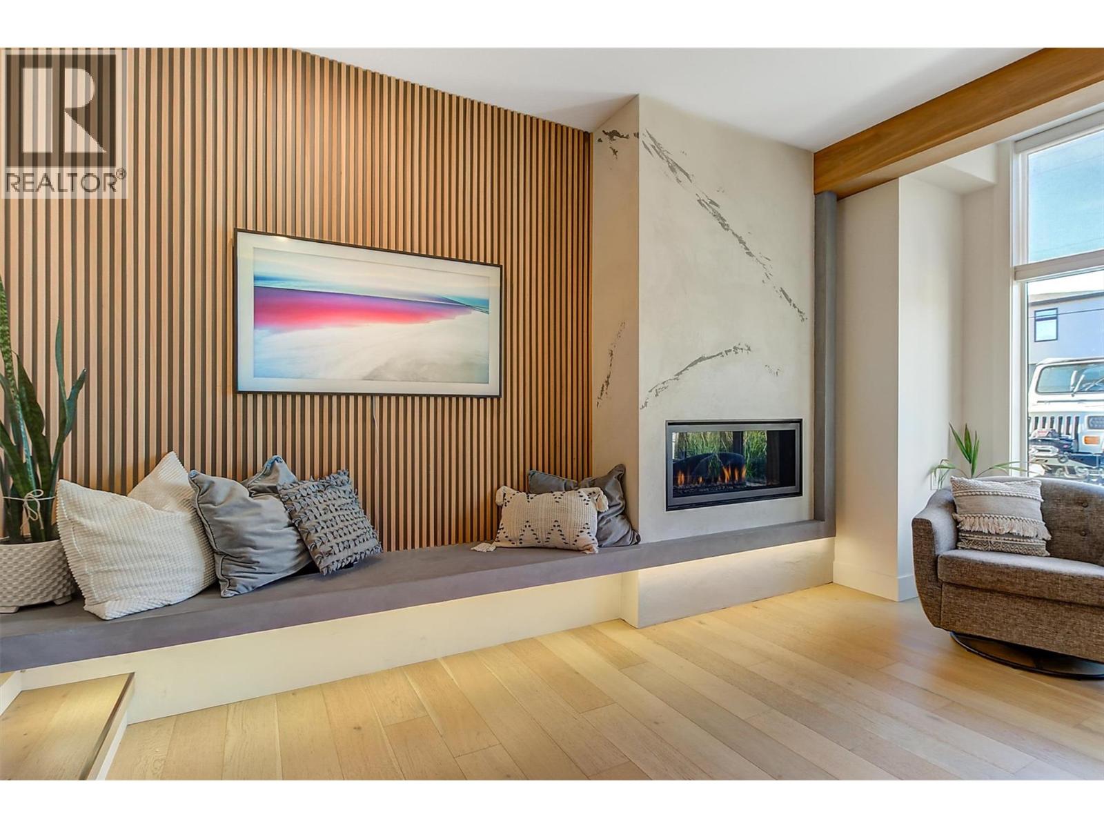 Picture for 985 Manhattan  Drive https://www.cirrealty.ca/reb/bc/2/10365432_27.jpg