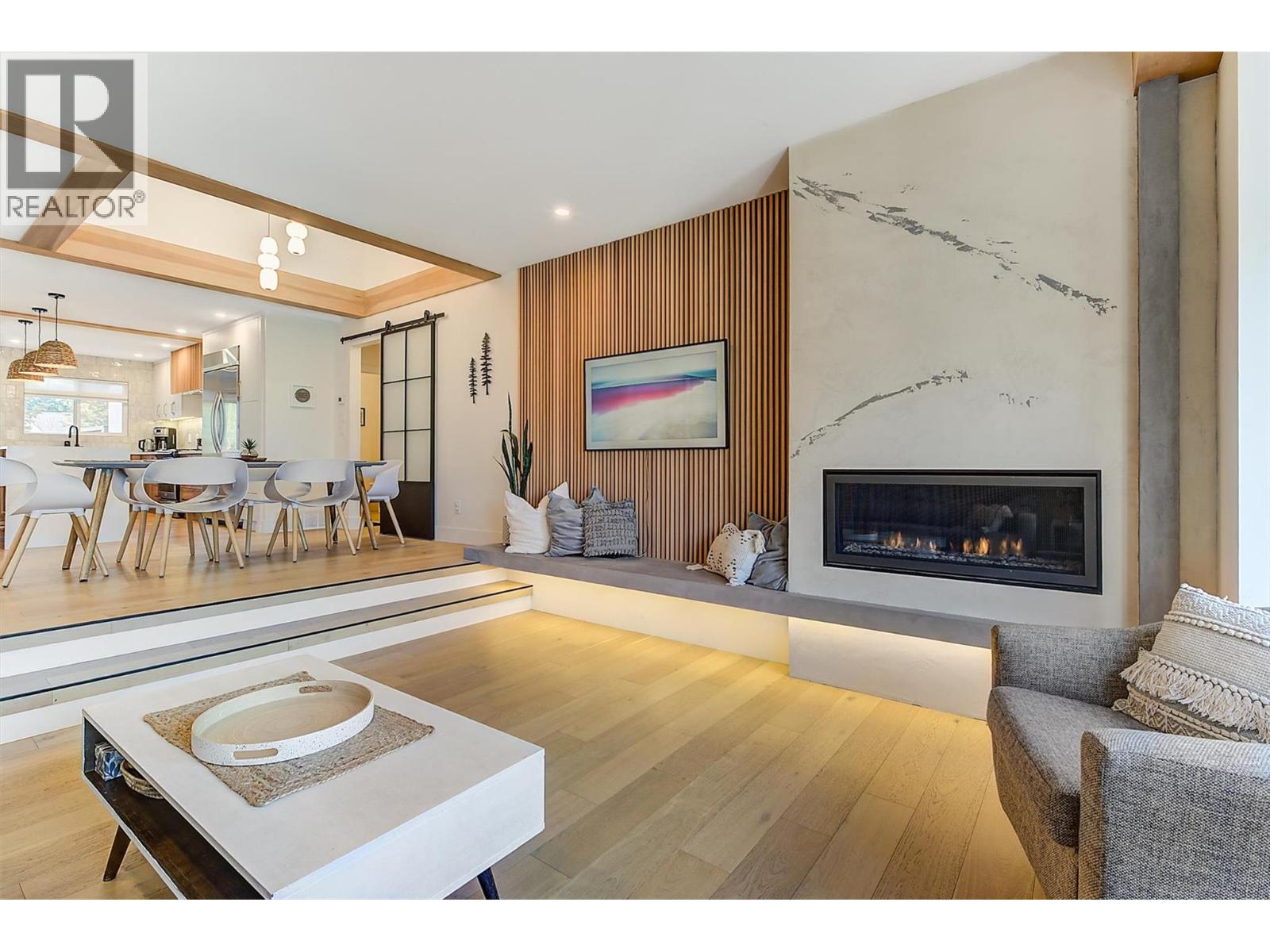 Picture for 985 Manhattan  Drive https://www.cirrealty.ca/reb/bc/2/10365432_29.jpg