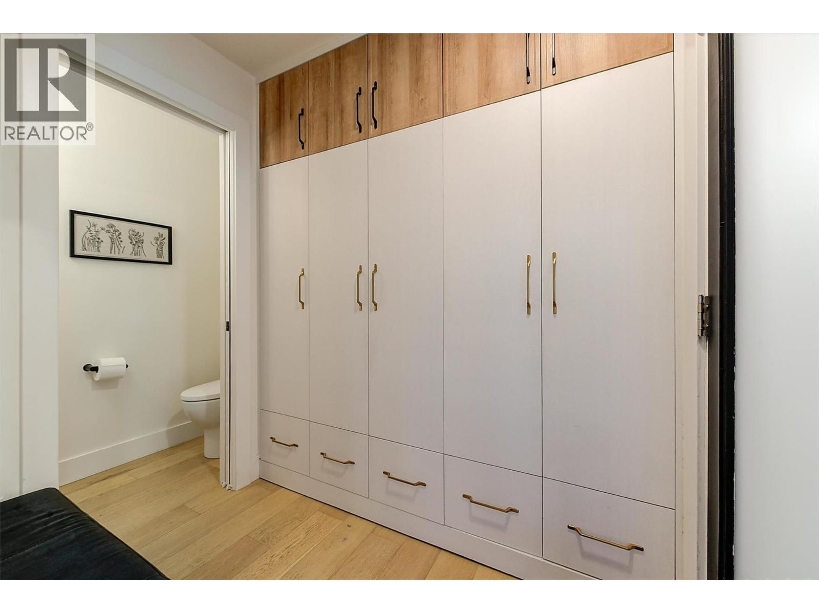 Picture for 985 Manhattan  Drive https://www.cirrealty.ca/reb/bc/2/10365432_31.jpg