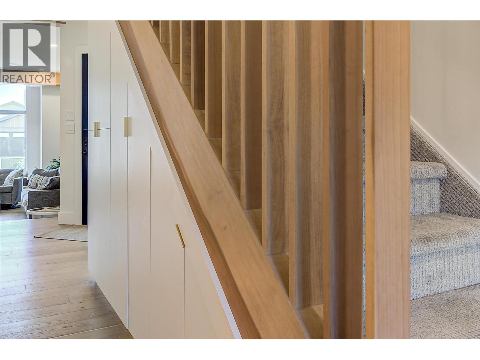 Picture for 985 Manhattan  Drive https://www.cirrealty.ca/reb/bc/2/10365432_33.jpg