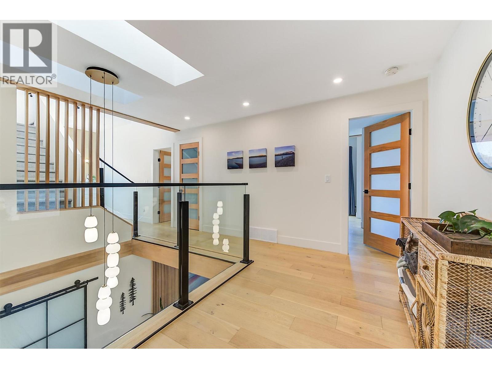 Picture for 985 Manhattan  Drive https://www.cirrealty.ca/reb/bc/2/10365432_34.jpg