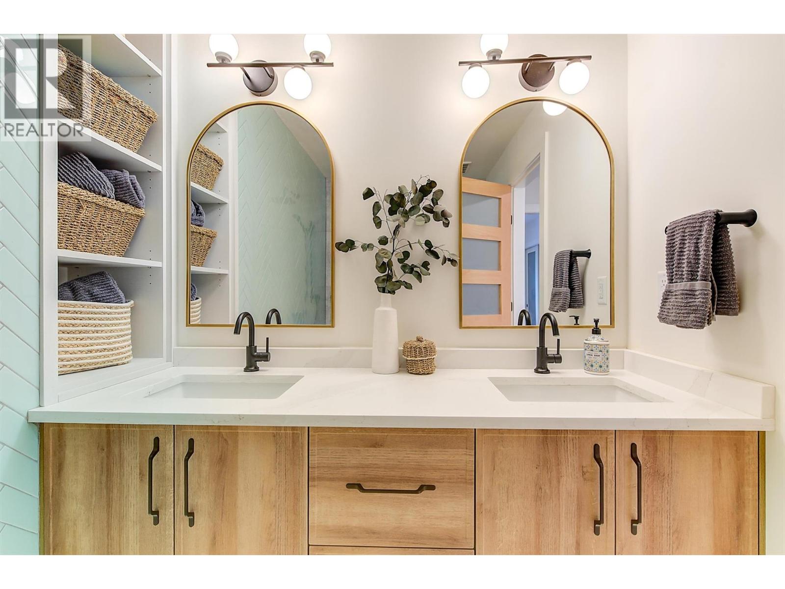 Picture for 985 Manhattan  Drive https://www.cirrealty.ca/reb/bc/2/10365432_37.jpg