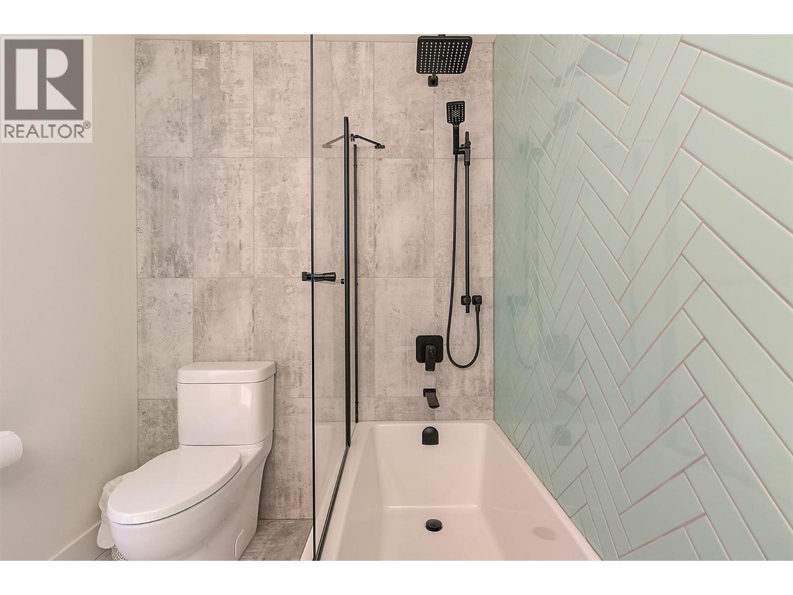 Picture for 985 Manhattan  Drive https://www.cirrealty.ca/reb/bc/2/10365432_38.jpg