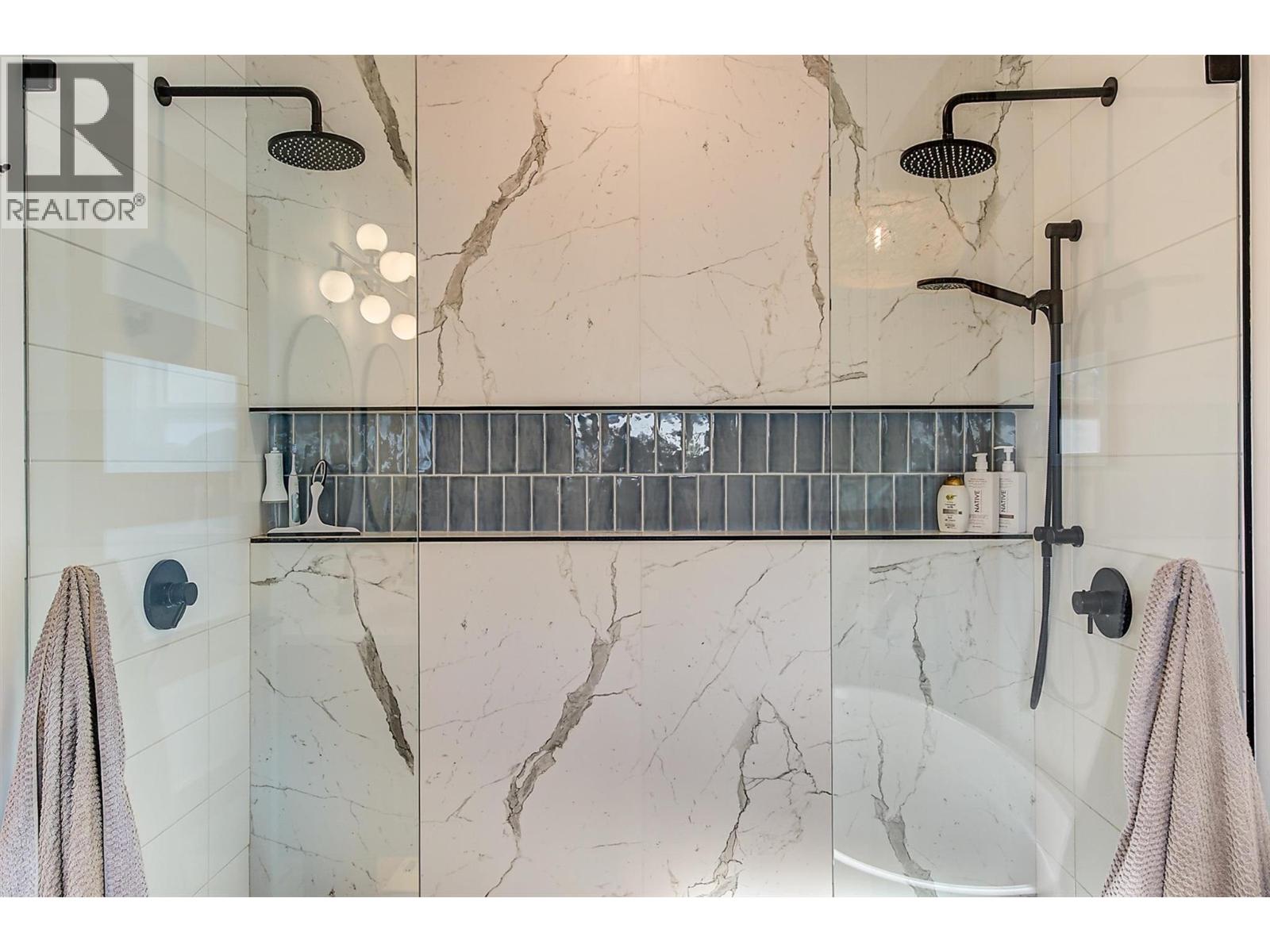 Picture for 985 Manhattan  Drive https://www.cirrealty.ca/reb/bc/2/10365432_44.jpg