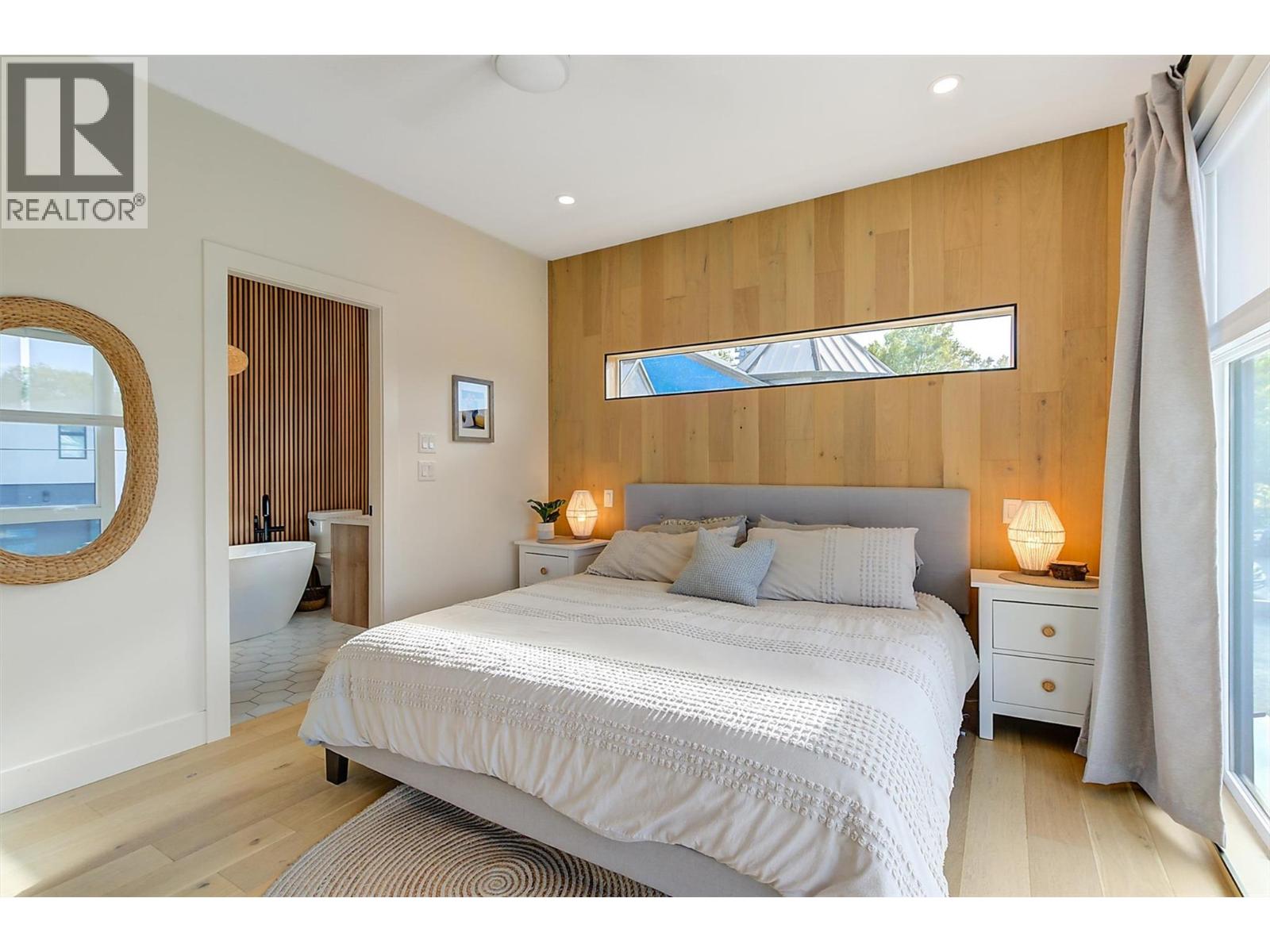 Picture for 985 Manhattan  Drive https://www.cirrealty.ca/reb/bc/2/10365432_45.jpg