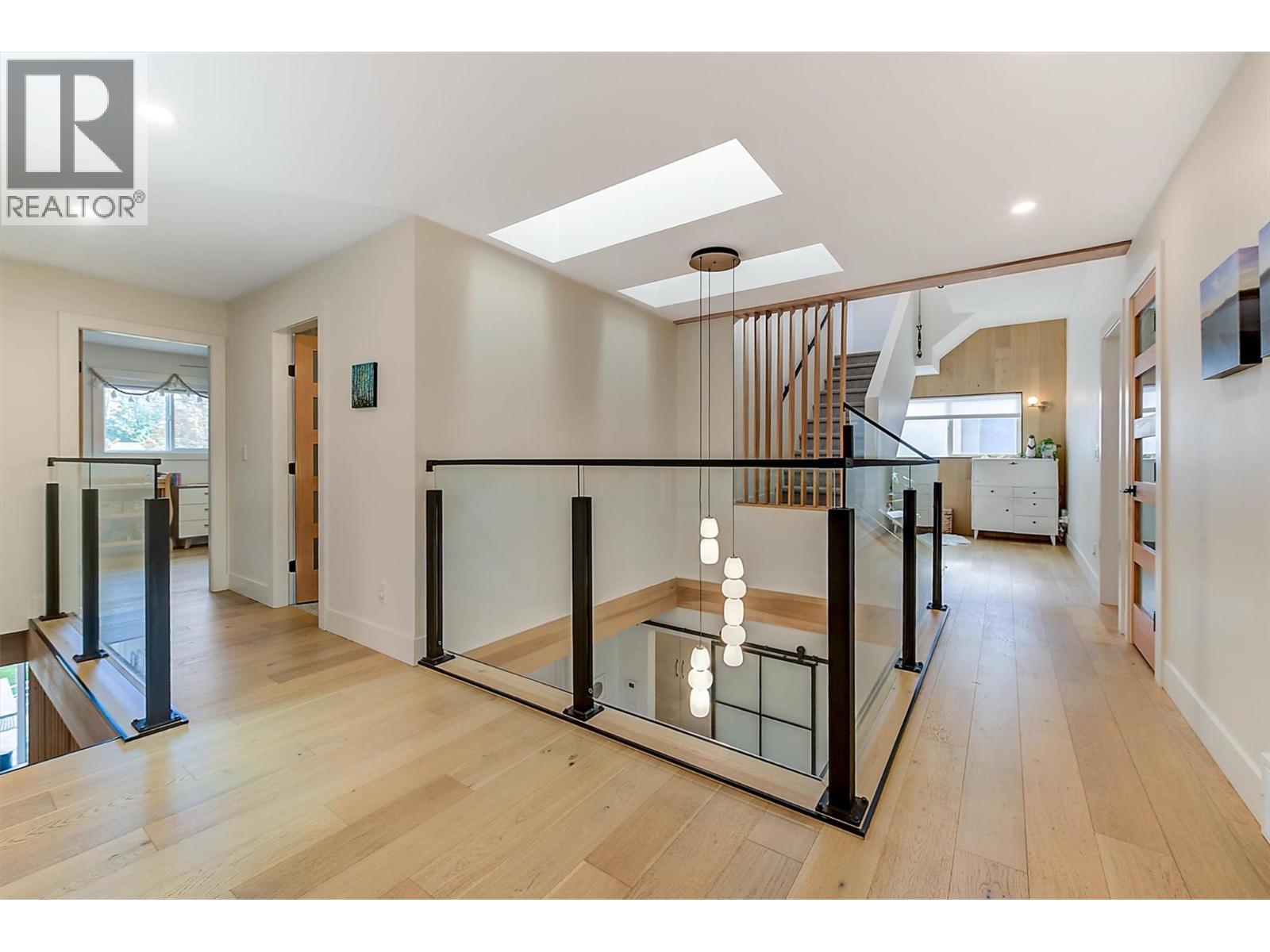 Picture for 985 Manhattan  Drive https://www.cirrealty.ca/reb/bc/2/10365432_48.jpg