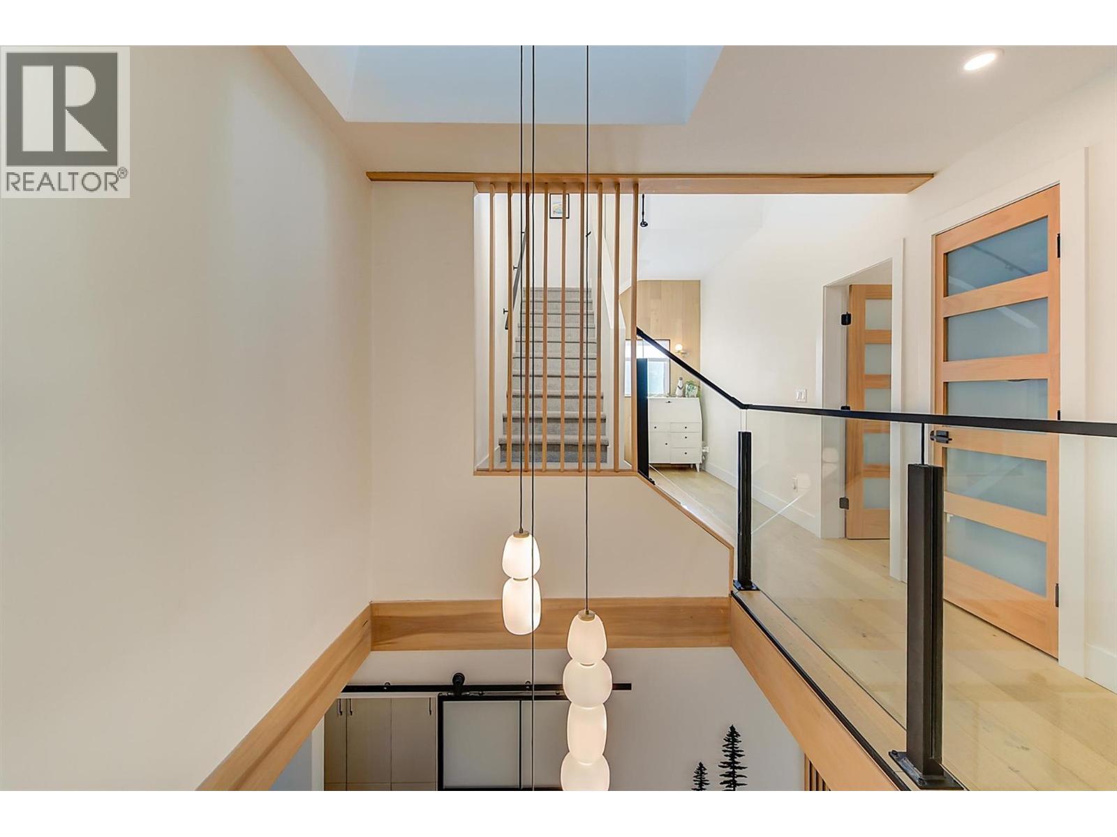 Picture for 985 Manhattan  Drive https://www.cirrealty.ca/reb/bc/2/10365432_50.jpg