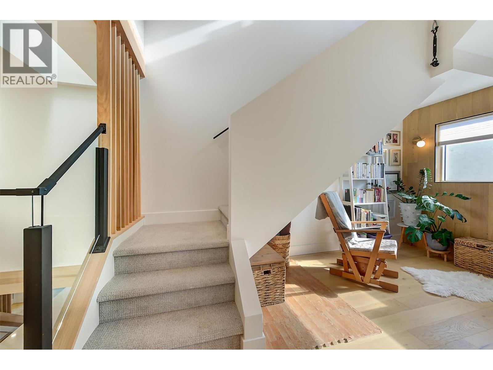 Picture for 985 Manhattan  Drive https://www.cirrealty.ca/reb/bc/2/10365432_51.jpg