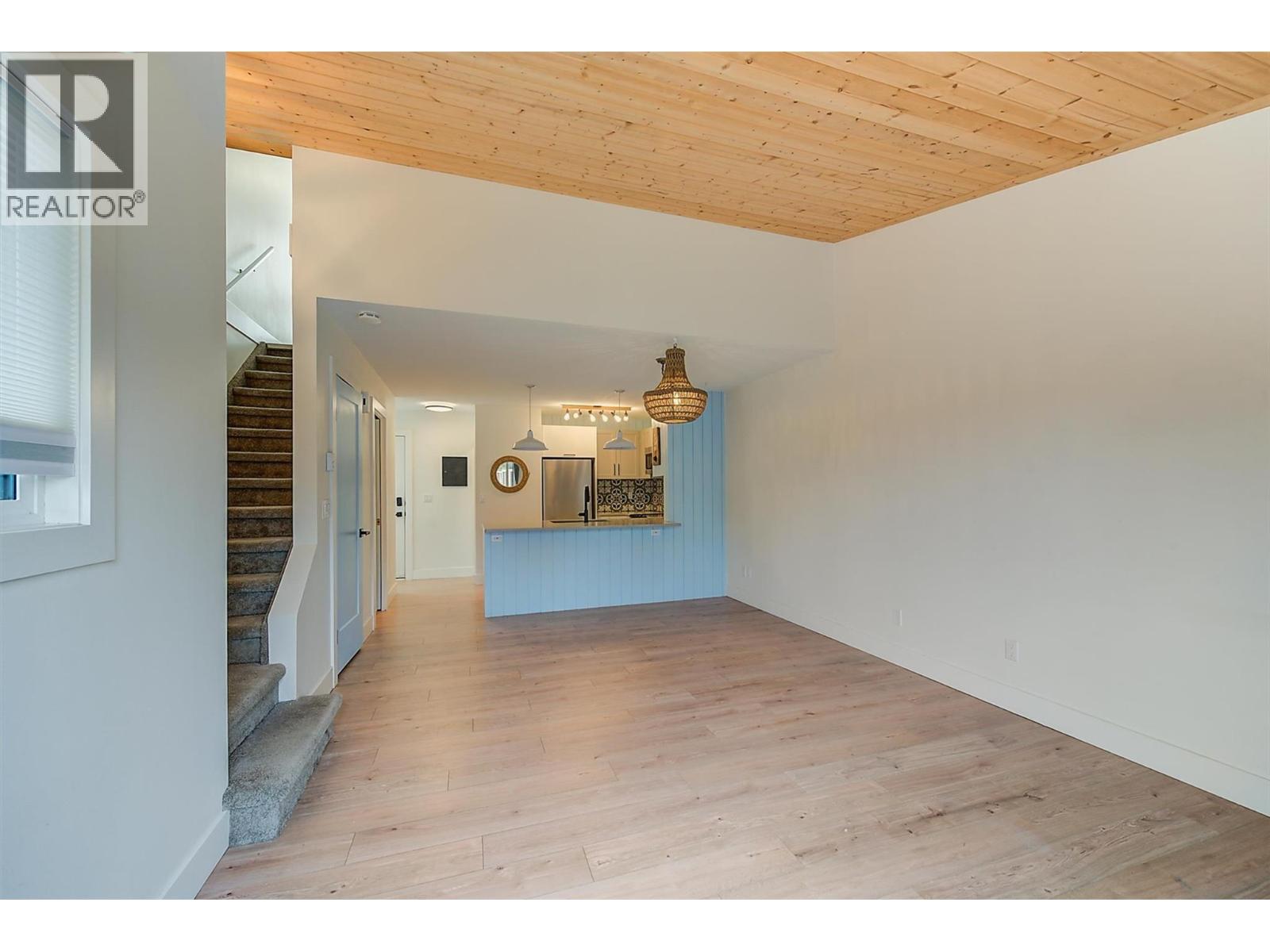 Picture for 985 Manhattan  Drive https://www.cirrealty.ca/reb/bc/2/10365432_65.jpg