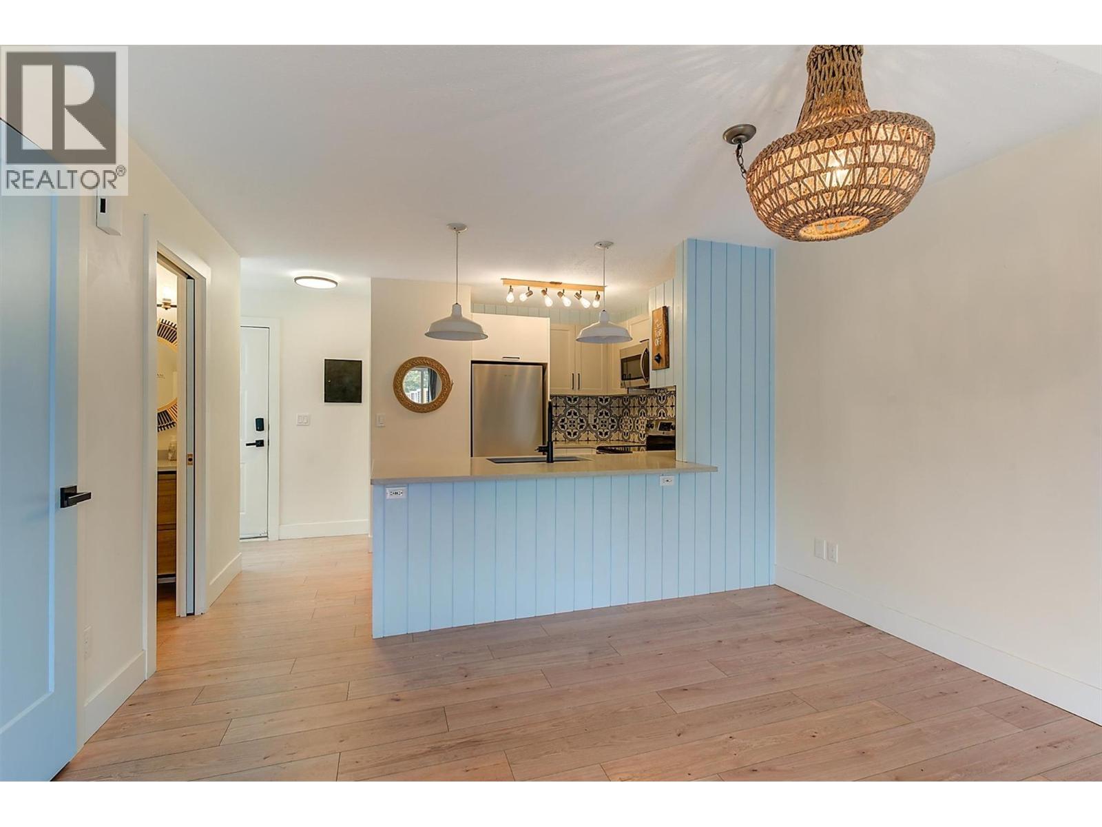 Picture for 985 Manhattan  Drive https://www.cirrealty.ca/reb/bc/2/10365432_66.jpg