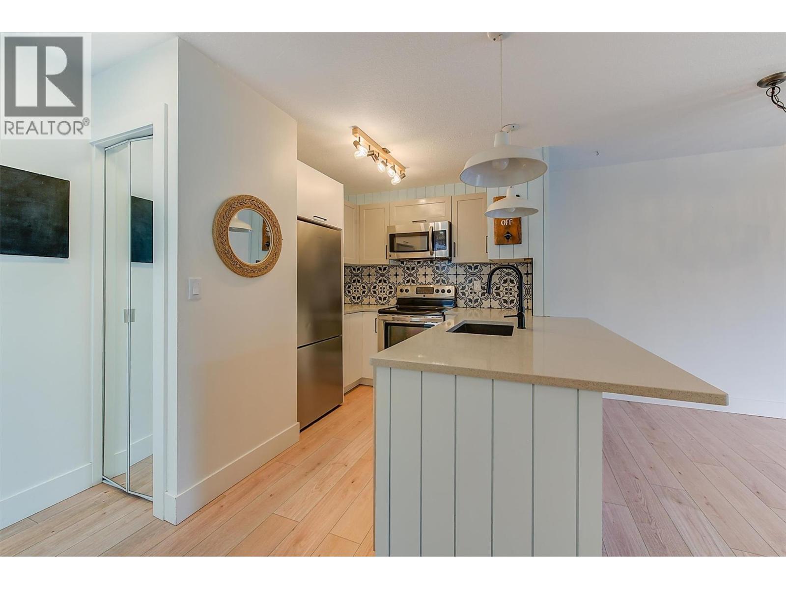 Picture for 985 Manhattan  Drive https://www.cirrealty.ca/reb/bc/2/10365432_67.jpg