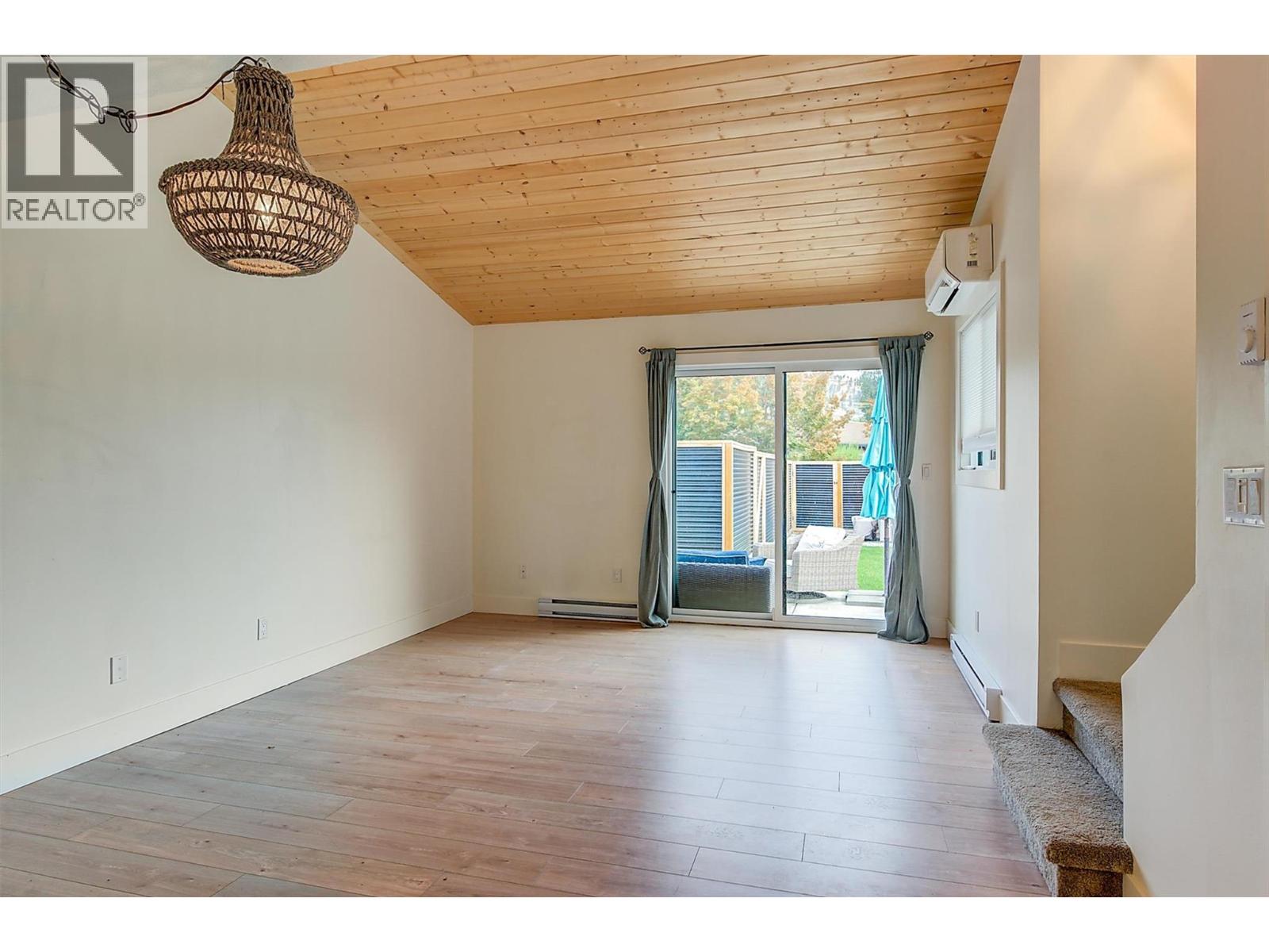 Picture for 985 Manhattan  Drive https://www.cirrealty.ca/reb/bc/2/10365432_69.jpg