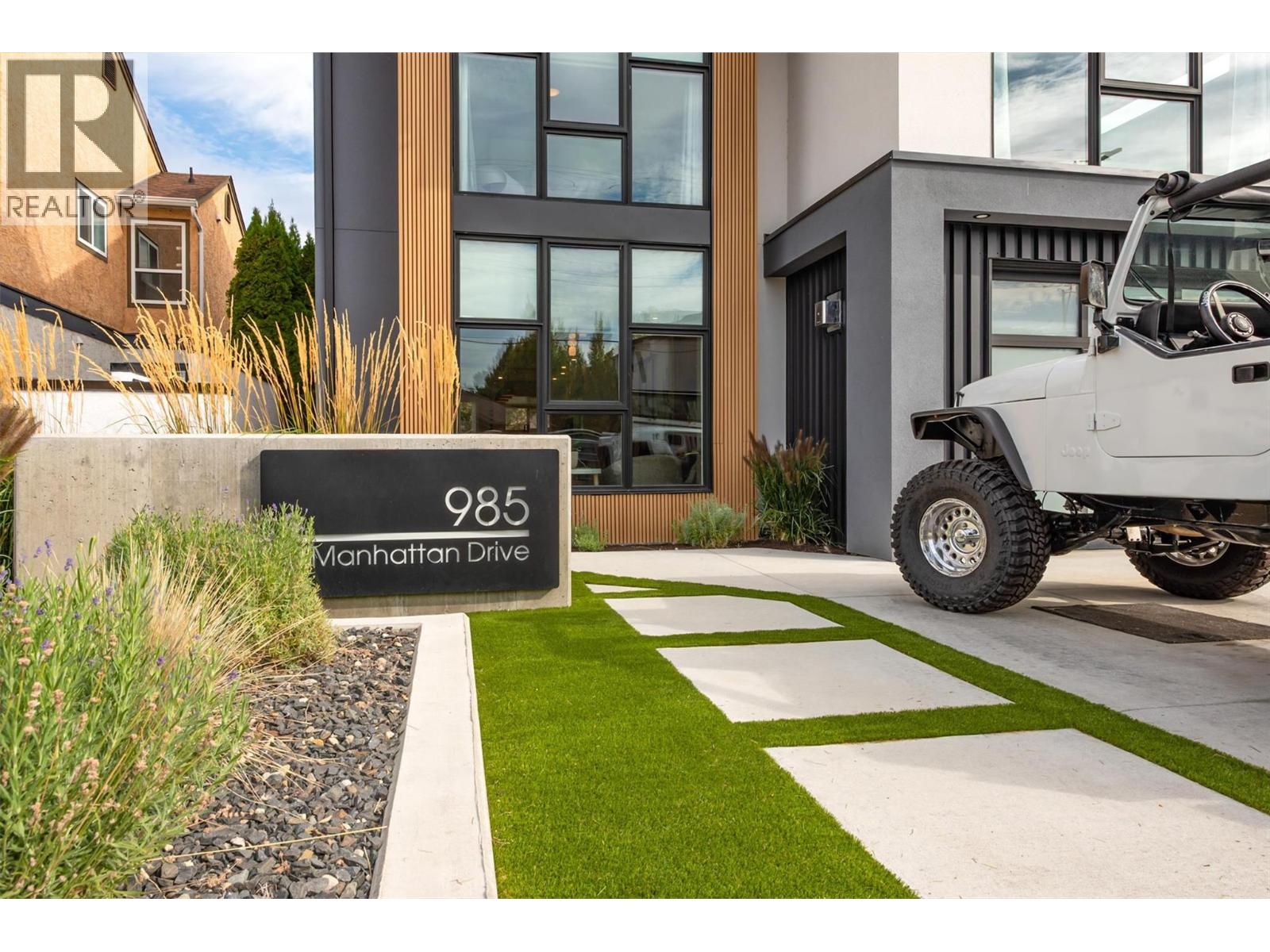 Picture for 985 Manhattan  Drive https://www.cirrealty.ca/reb/bc/2/10365432_7.jpg