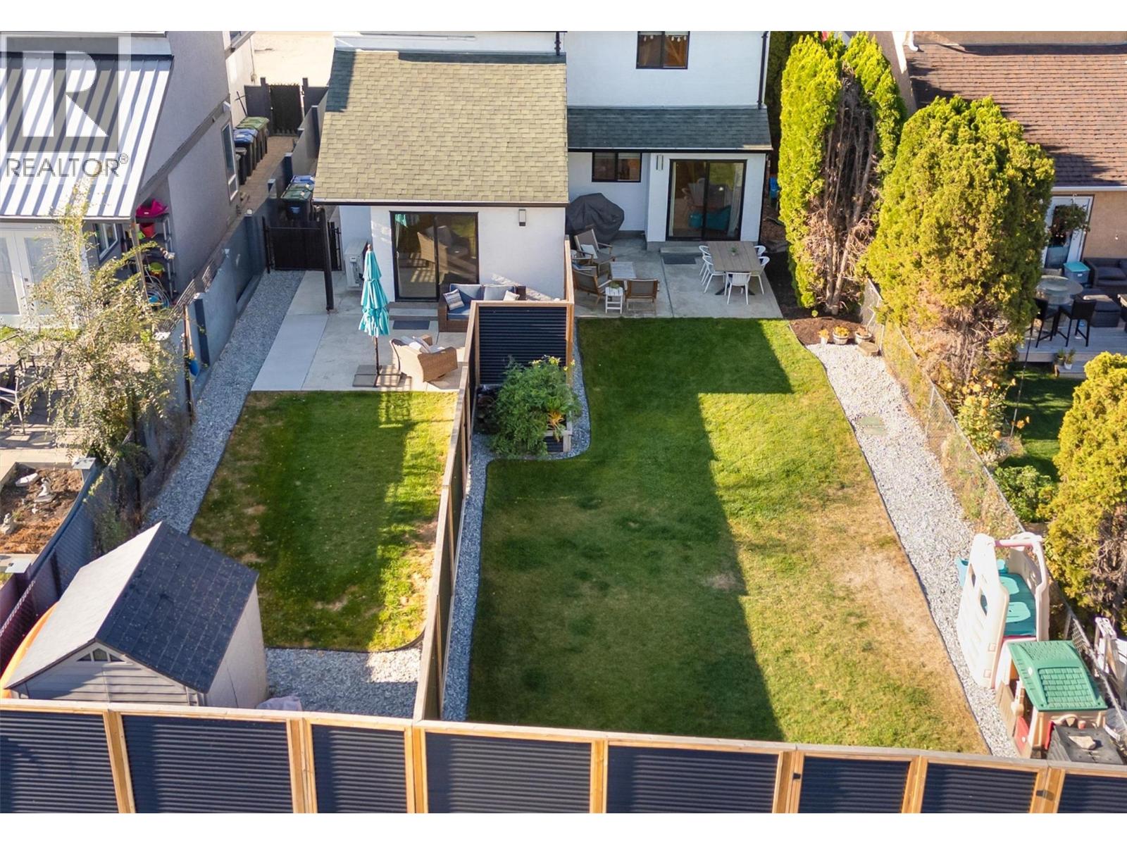 Picture for 985 Manhattan  Drive https://www.cirrealty.ca/reb/bc/2/10365432_75.jpg