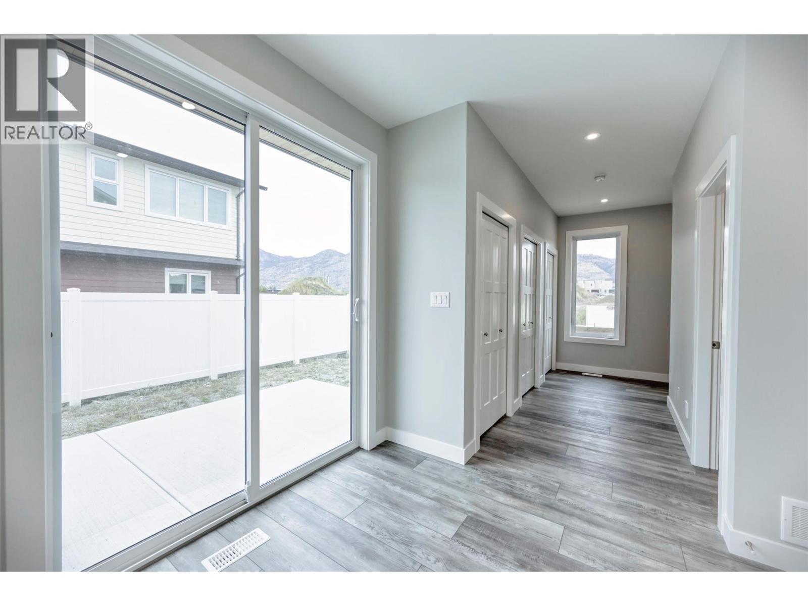 Picture for 3 Wood Duck  Way https://www.cirrealty.ca/reb/bc/2/10365572_14.jpg