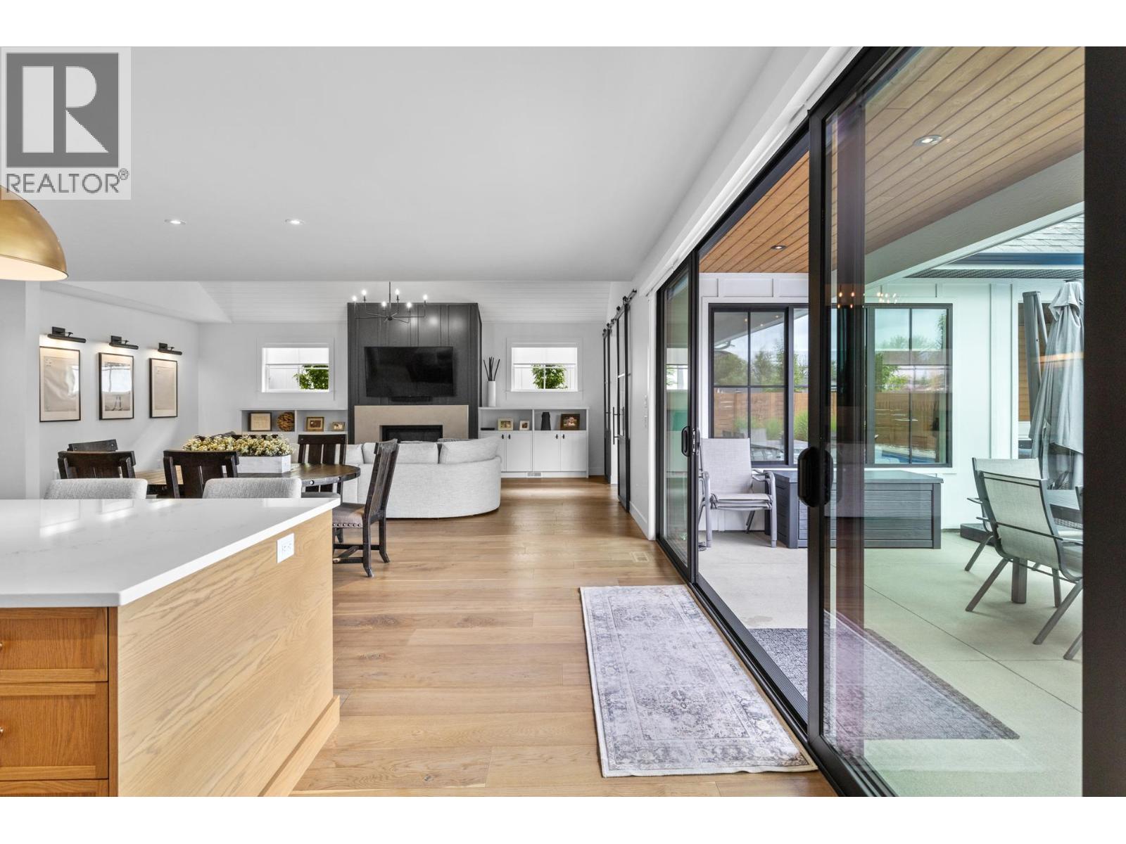 Picture for 4243 Russo  Street https://www.cirrealty.ca/reb/bc/2/10365612_10.jpg