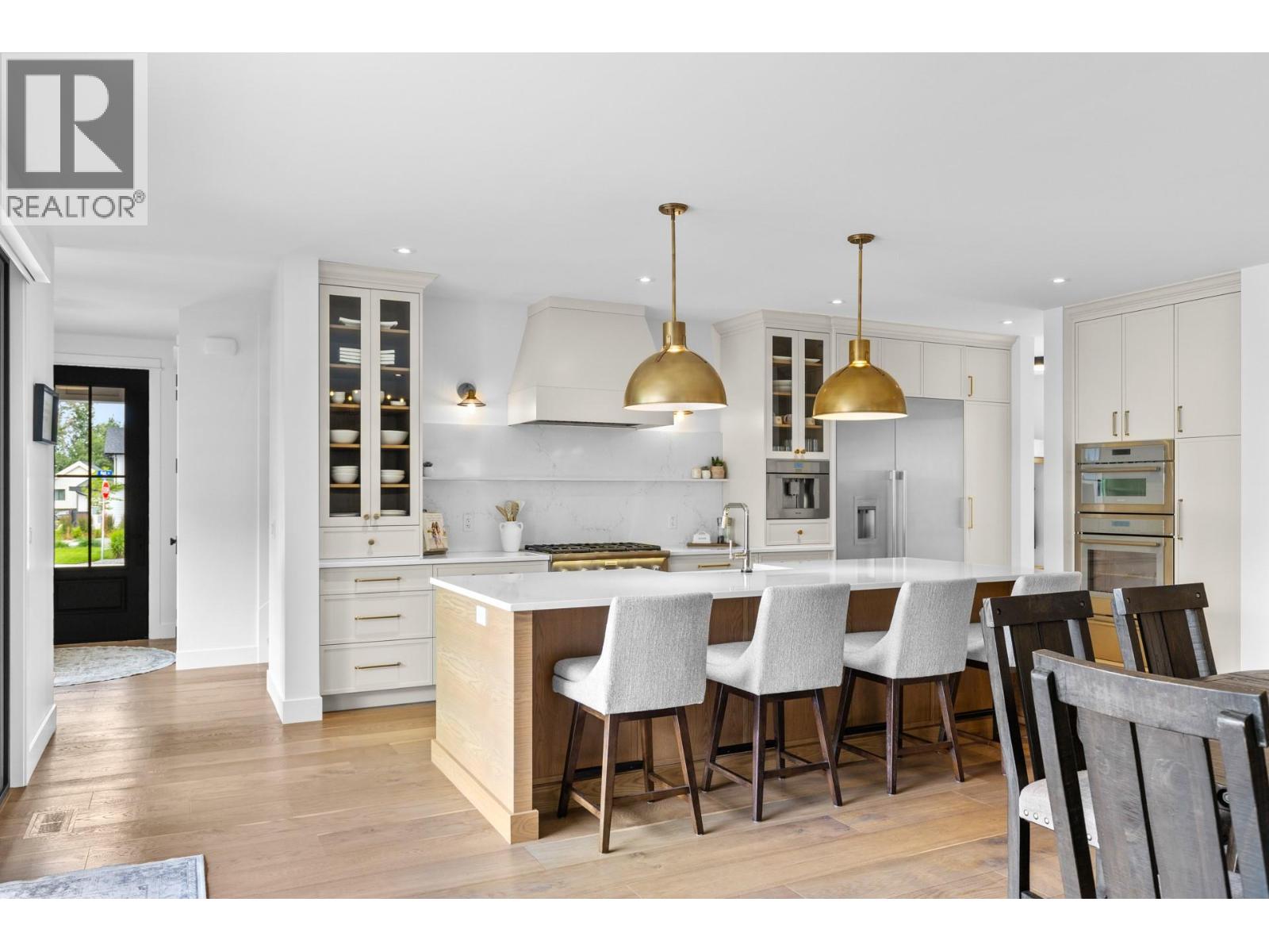 Picture for 4243 Russo  Street https://www.cirrealty.ca/reb/bc/2/10365612_11.jpg