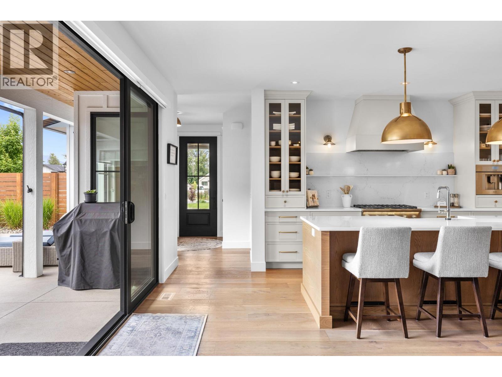 Picture for 4243 Russo  Street https://www.cirrealty.ca/reb/bc/2/10365612_12.jpg