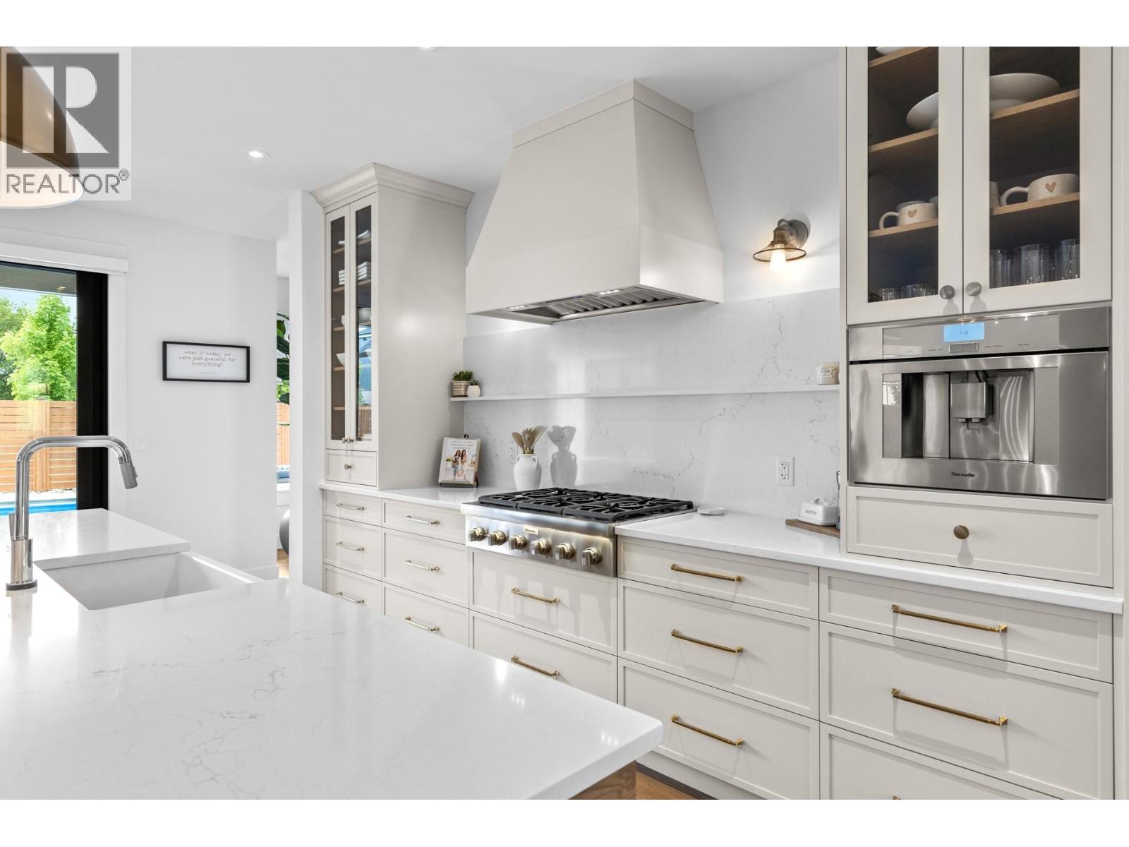 Picture for 4243 Russo  Street https://www.cirrealty.ca/reb/bc/2/10365612_14.jpg