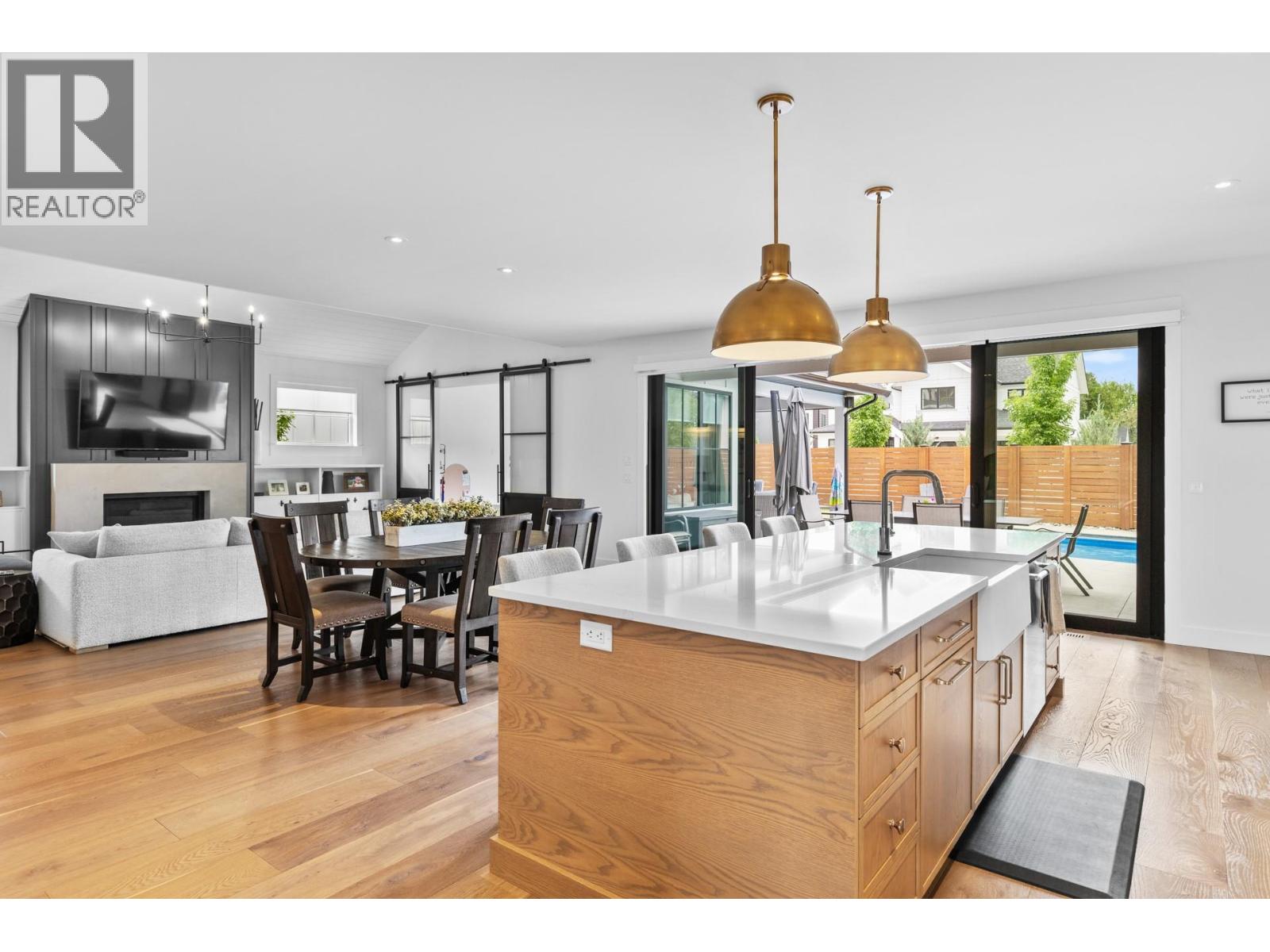 Picture for 4243 Russo  Street https://www.cirrealty.ca/reb/bc/2/10365612_20.jpg