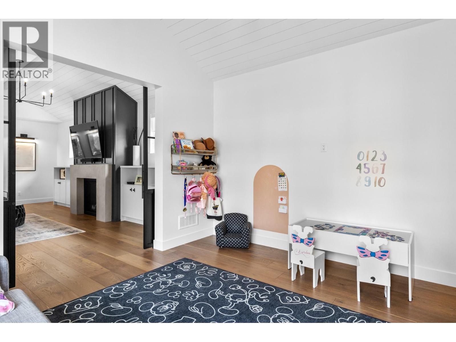 Picture for 4243 Russo  Street https://www.cirrealty.ca/reb/bc/2/10365612_26.jpg