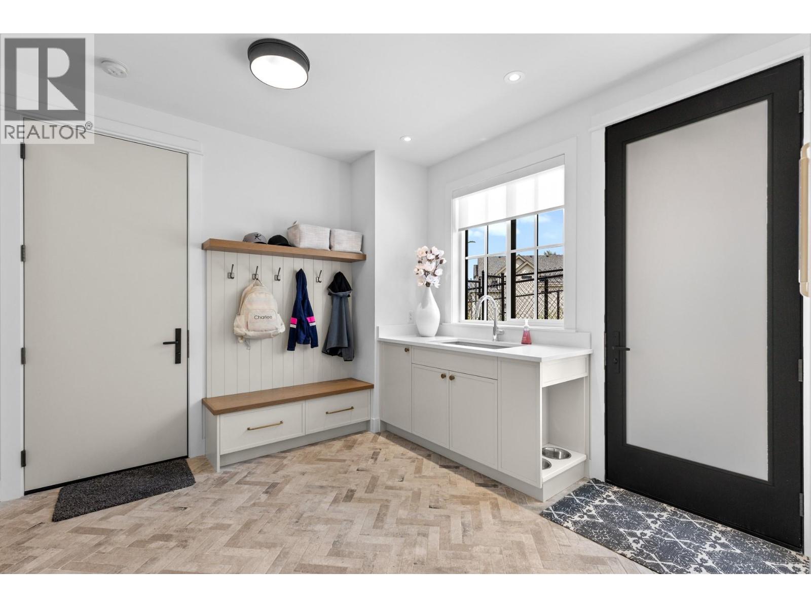 Picture for 4243 Russo  Street https://www.cirrealty.ca/reb/bc/2/10365612_28.jpg