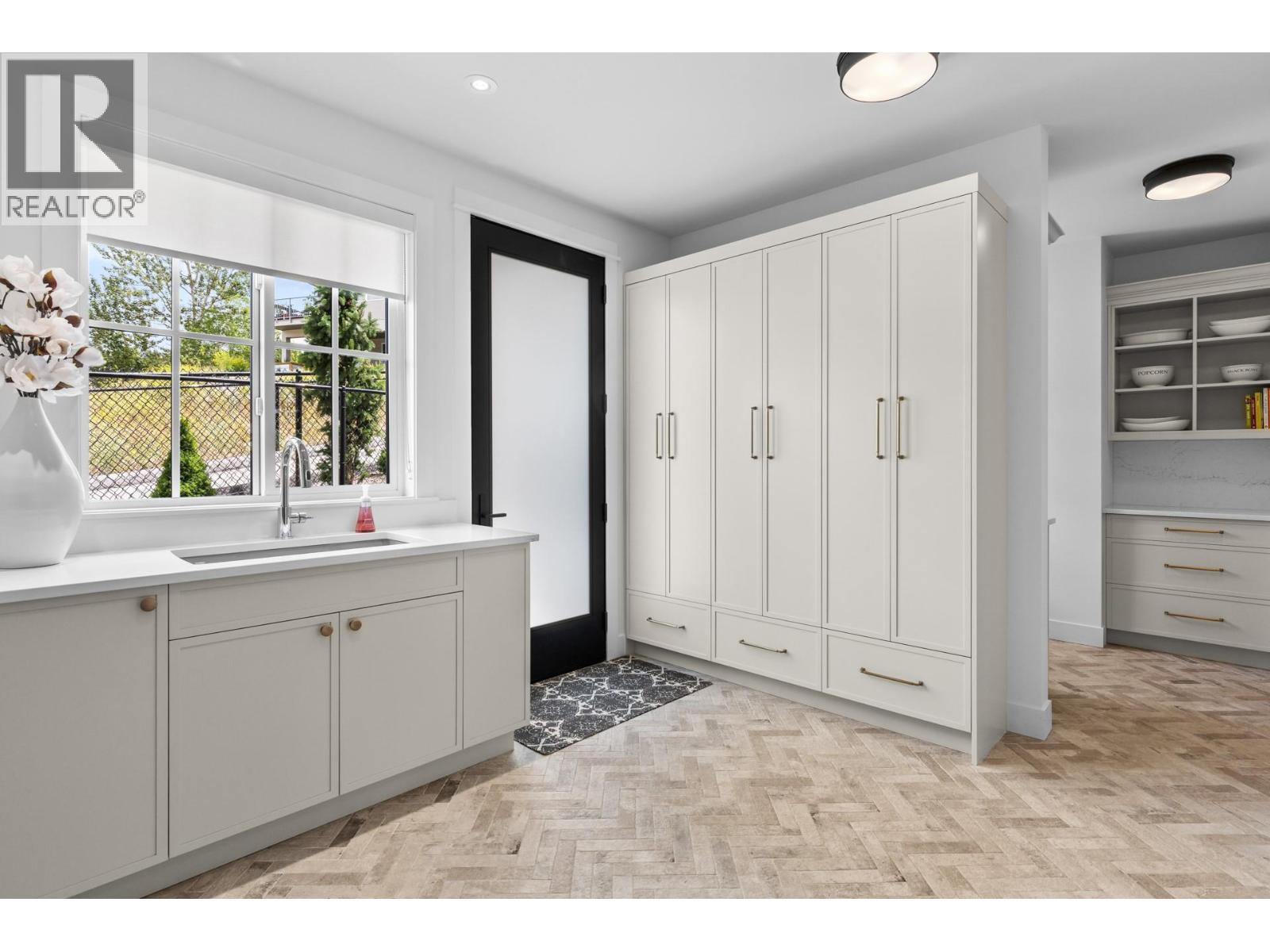 Picture for 4243 Russo  Street https://www.cirrealty.ca/reb/bc/2/10365612_29.jpg