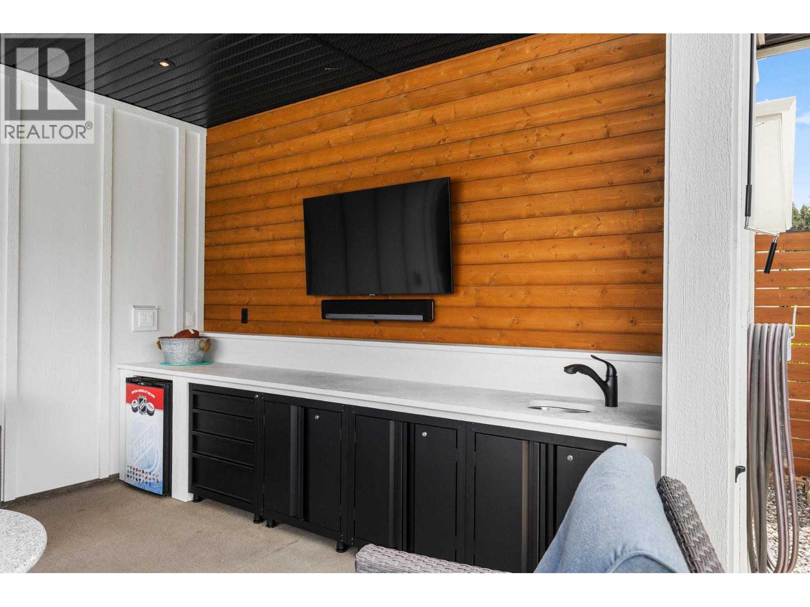 Picture for 4243 Russo  Street https://www.cirrealty.ca/reb/bc/2/10365612_35.jpg