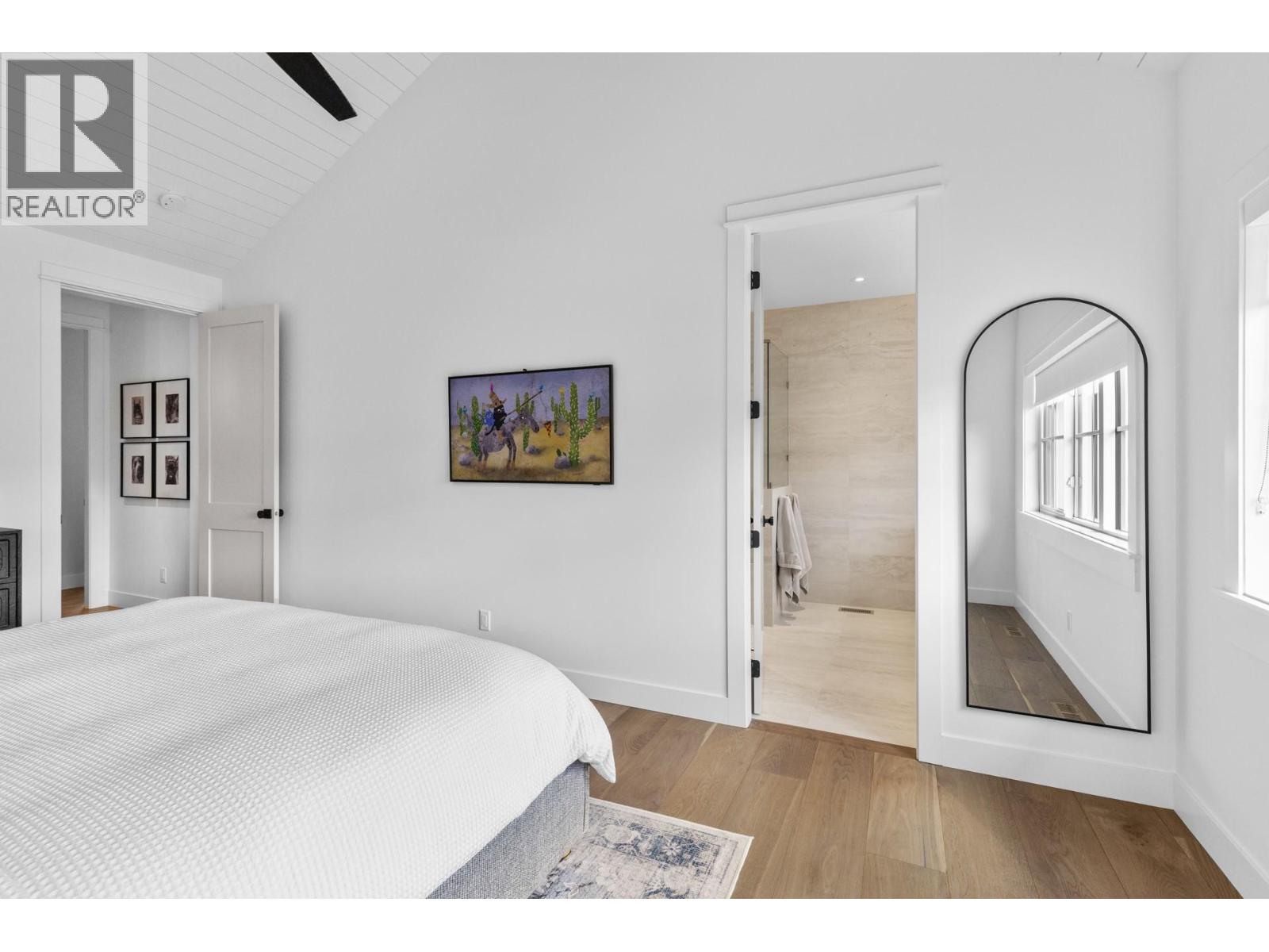 Picture for 4243 Russo  Street https://www.cirrealty.ca/reb/bc/2/10365612_42.jpg