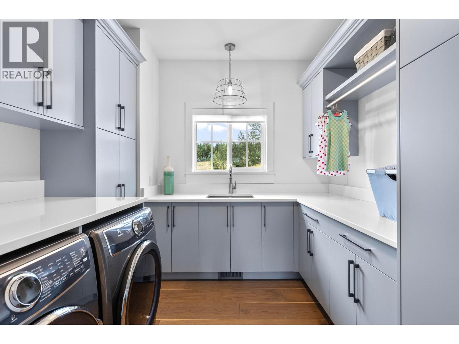 Picture for 4243 Russo  Street https://www.cirrealty.ca/reb/bc/2/10365612_52.jpg