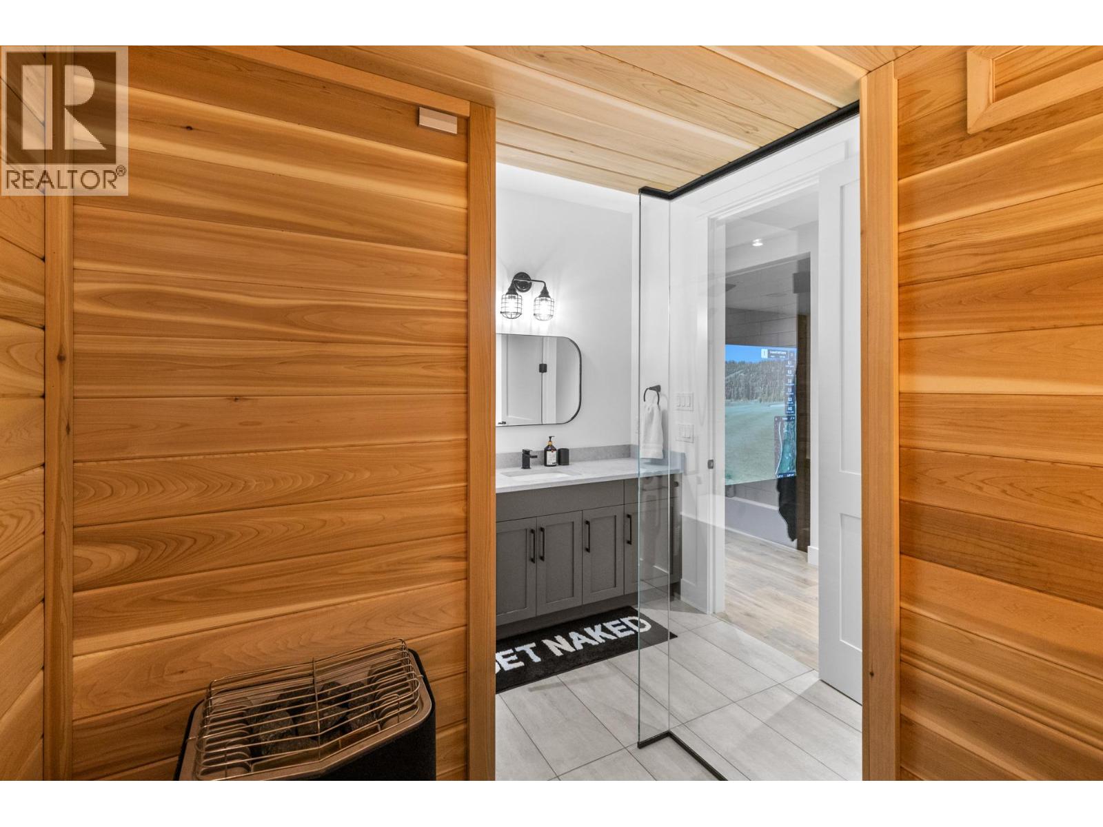 Picture for 4243 Russo  Street https://www.cirrealty.ca/reb/bc/2/10365612_57.jpg